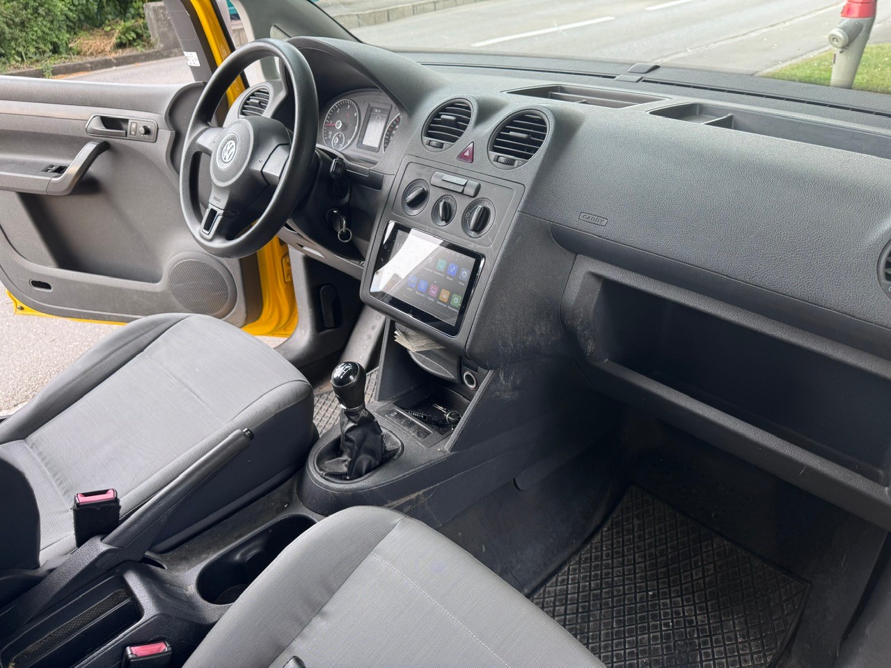 VW Caddy Maxi 2.0 TDI 4Motion-image-6