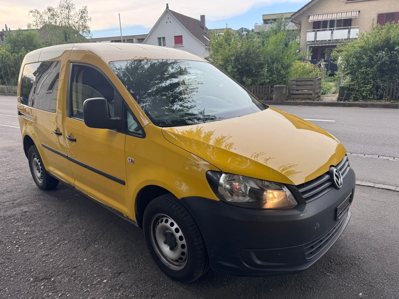 VW Caddy Maxi 2.0 TDI 4Motion-image-2