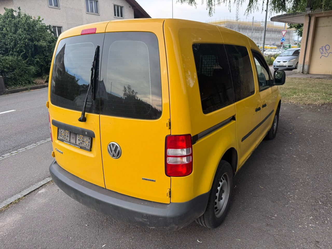 VW Caddy Maxi 2.0 TDI 4Motion-image-3