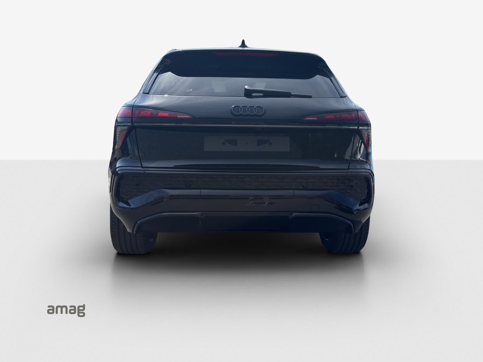 AUDI Q3 SUV 110 kW TFSI S tronic-image-3
