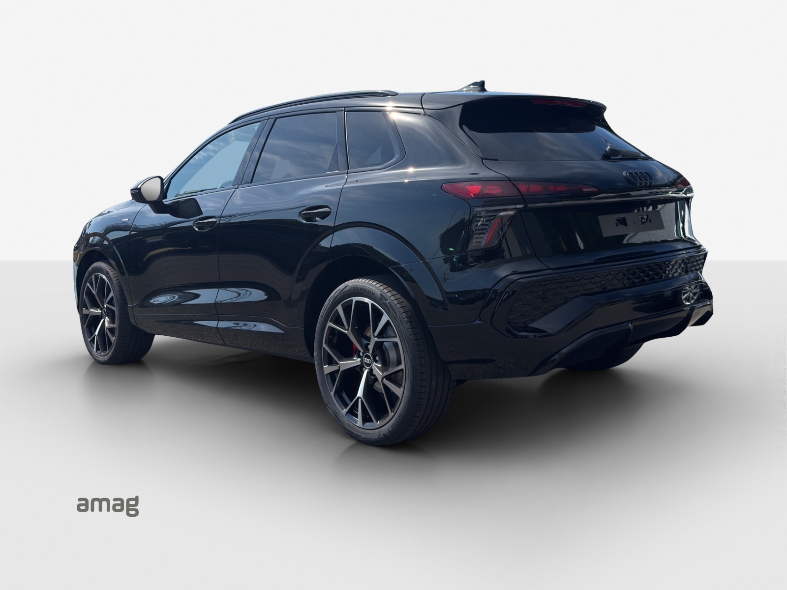 AUDI Q3 SUV 110 kW TFSI S tronic-image-2
