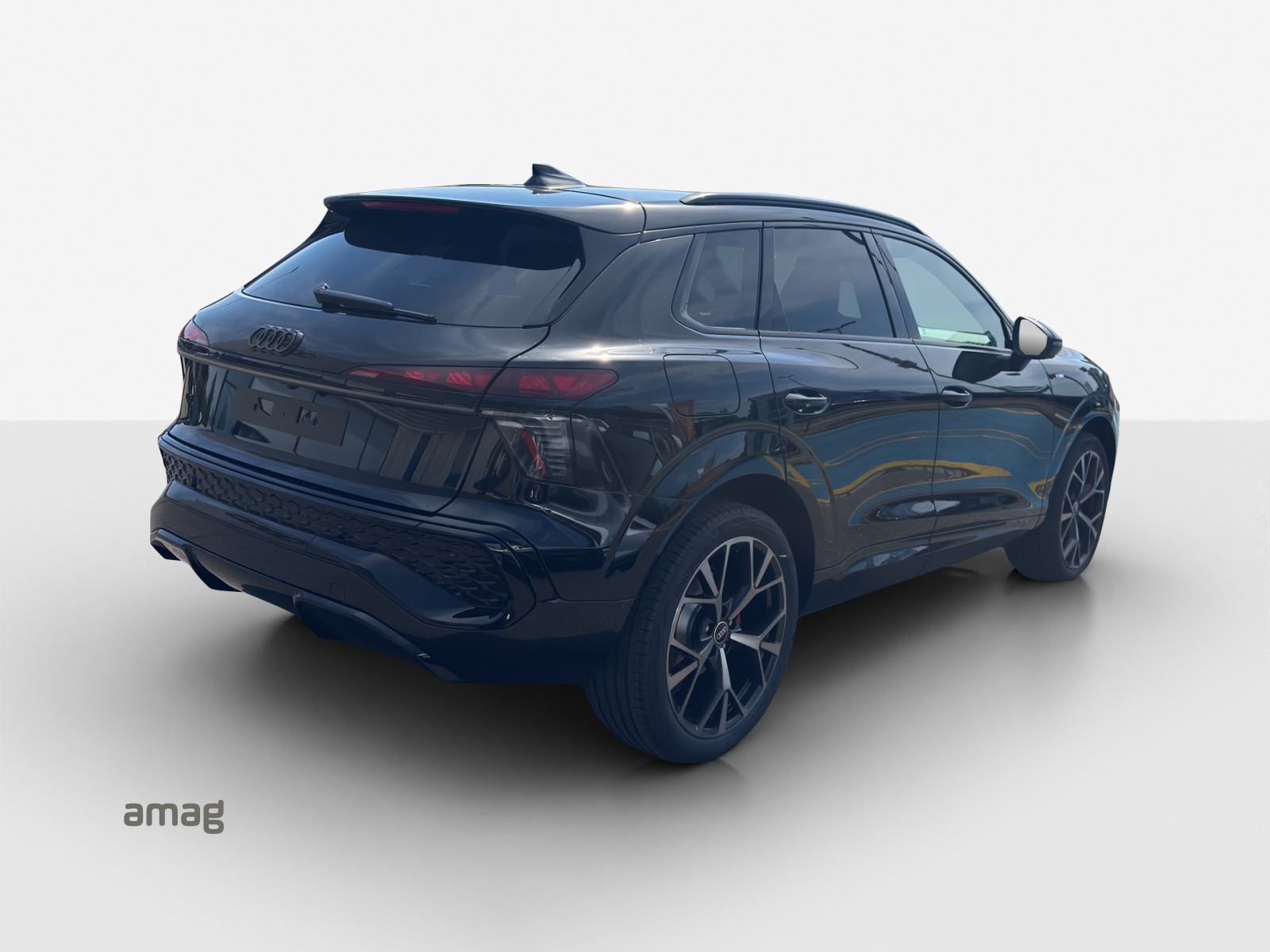 AUDI Q3 SUV 110 kW TFSI S tronic-image-4