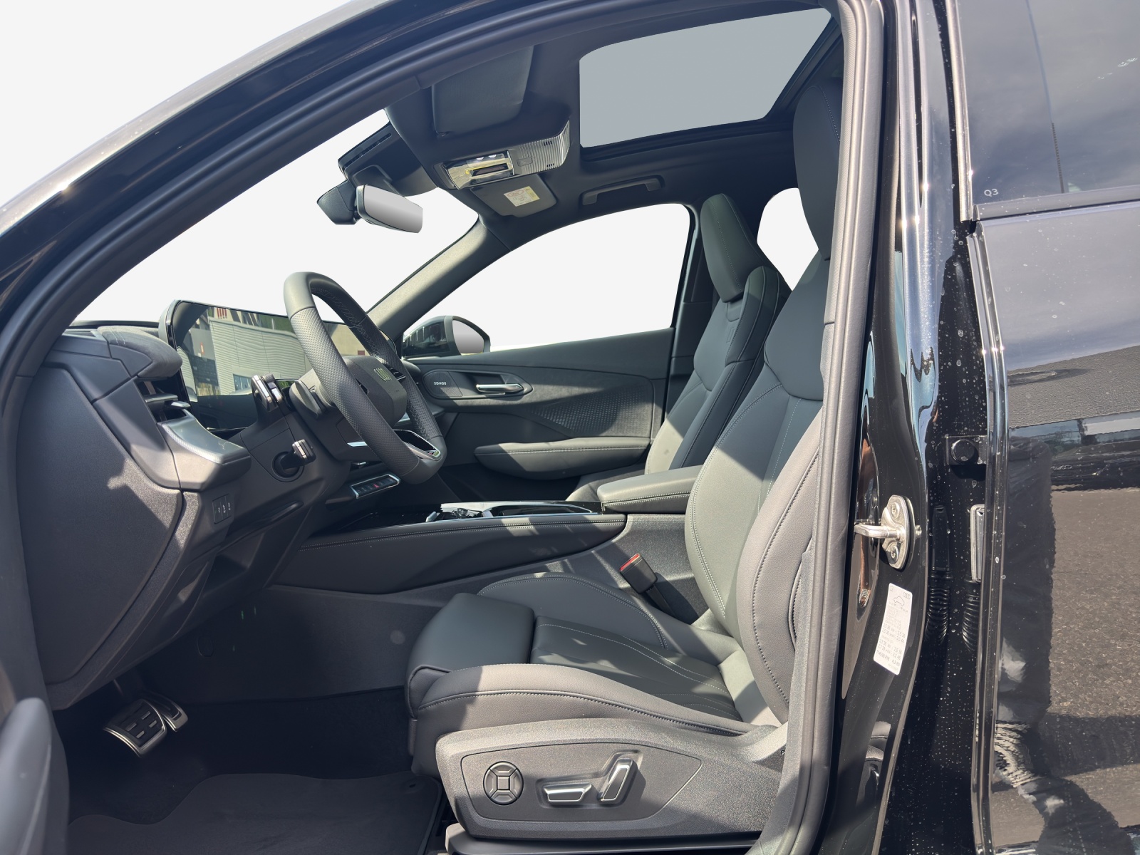 AUDI Q3 SUV 110 kW TFSI S tronic-image-7