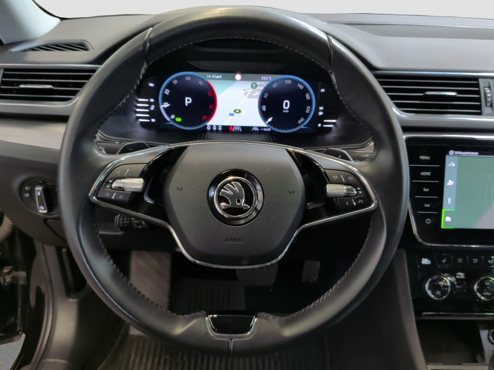 SKODA Superb Combi 2.0 TDi Style 4x4 DSG-image-9