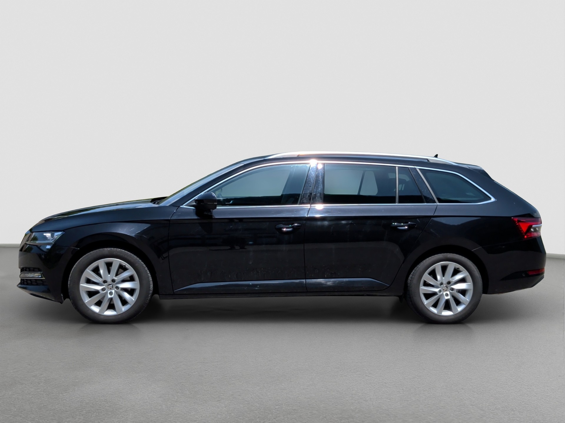 SKODA Superb Combi 2.0 TDi Style 4x4 DSG-image-1