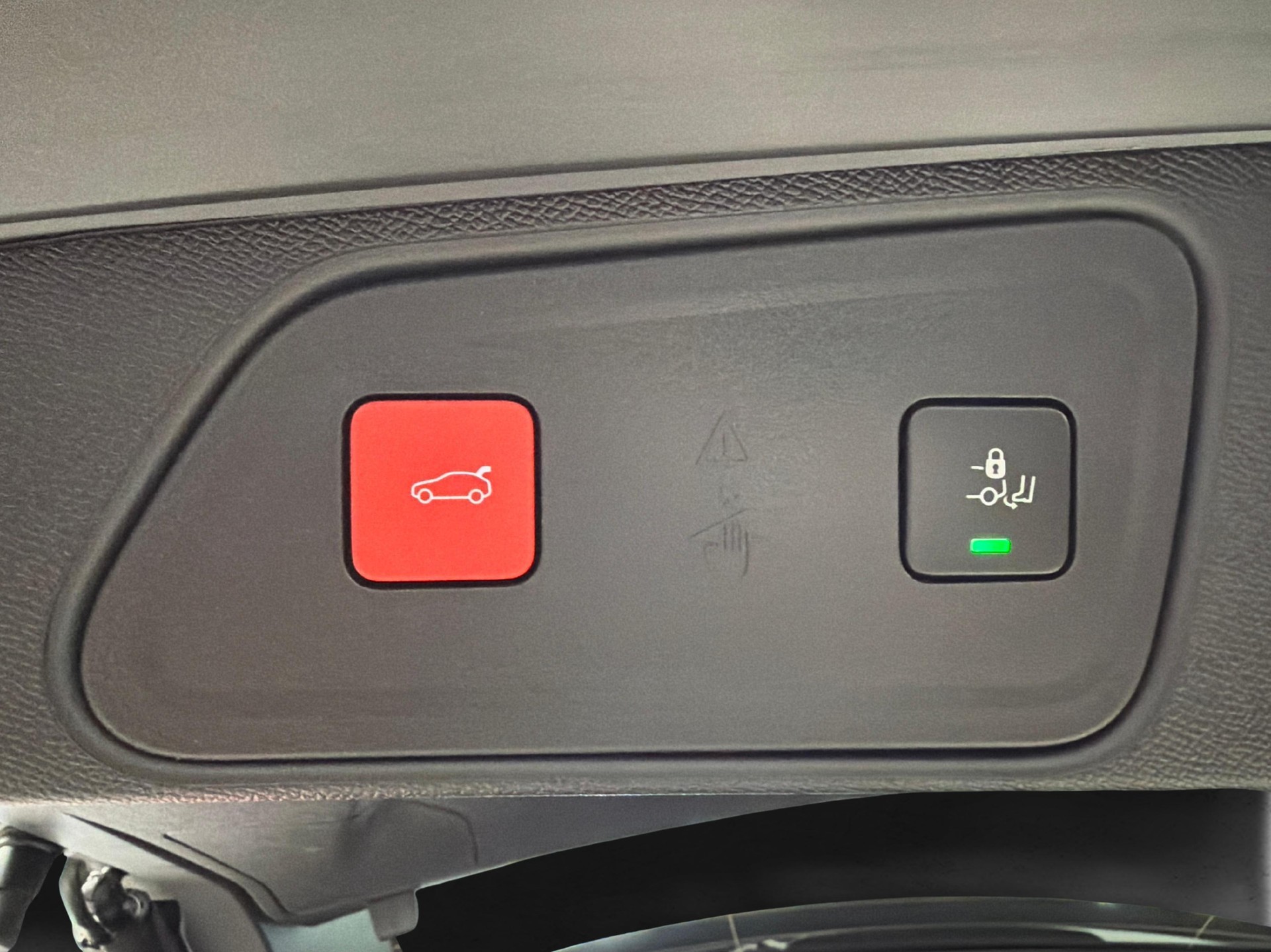 PEUGEOT 3008 1.2 Hybrid GT-image-12
