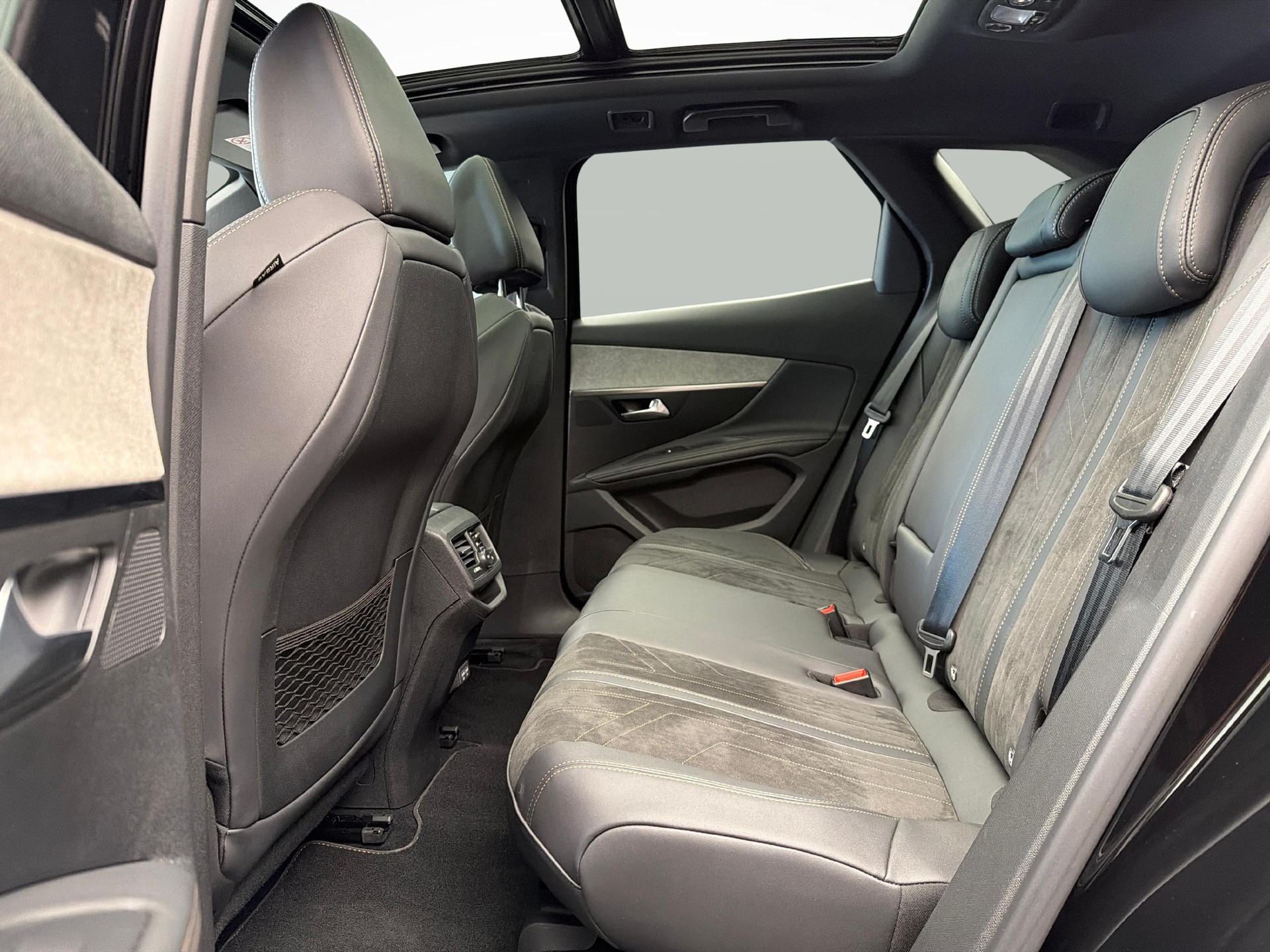 PEUGEOT 3008 1.2 Hybrid GT-image-10