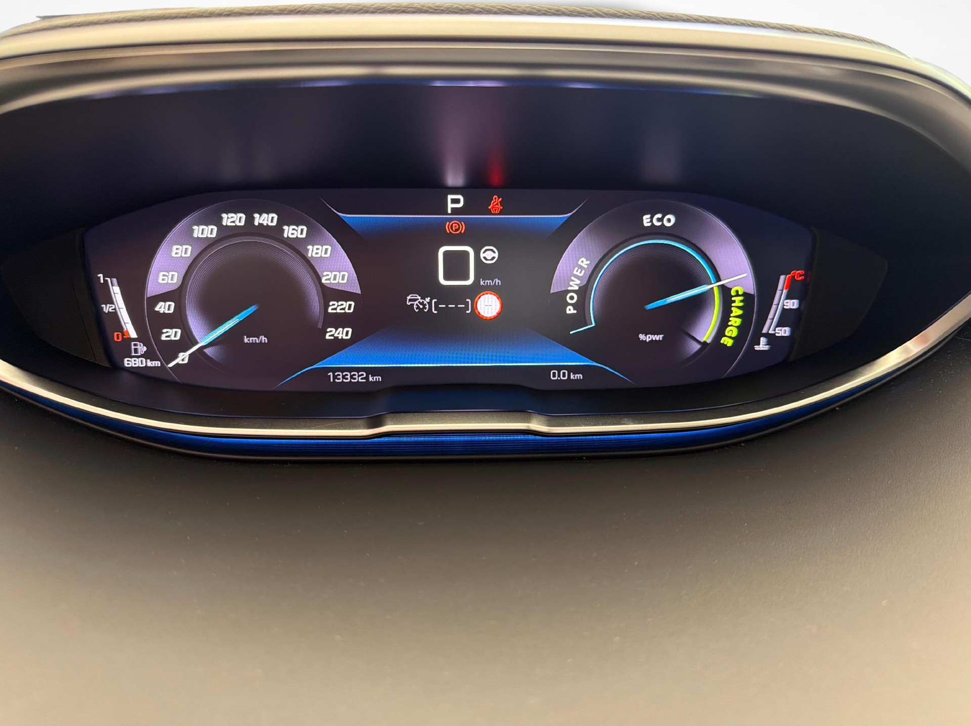 PEUGEOT 3008 1.2 Hybrid GT-image-13