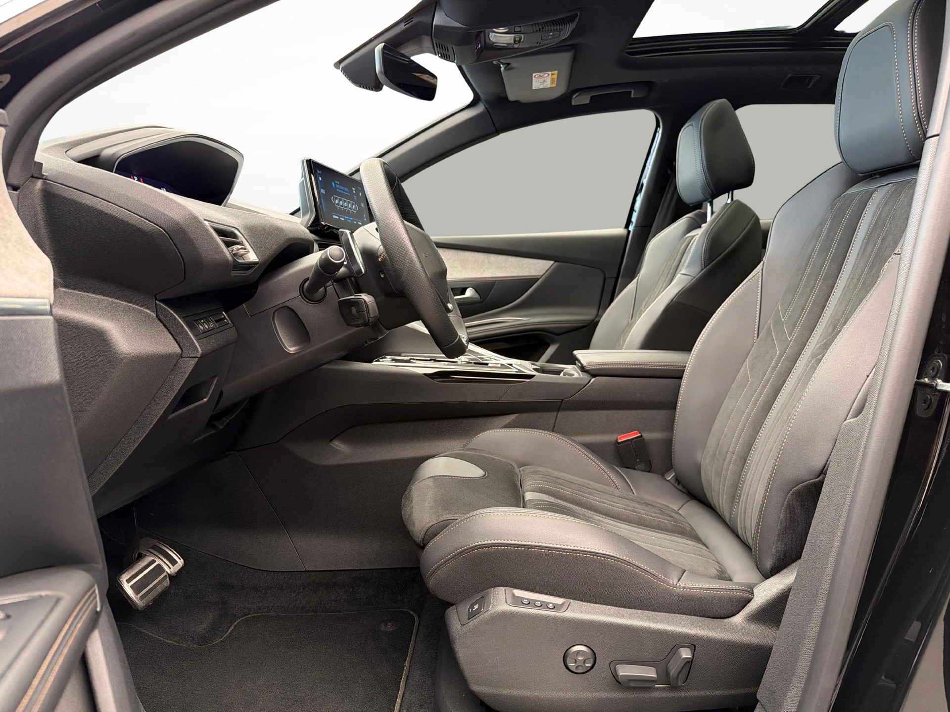 PEUGEOT 3008 1.2 Hybrid GT-image-9