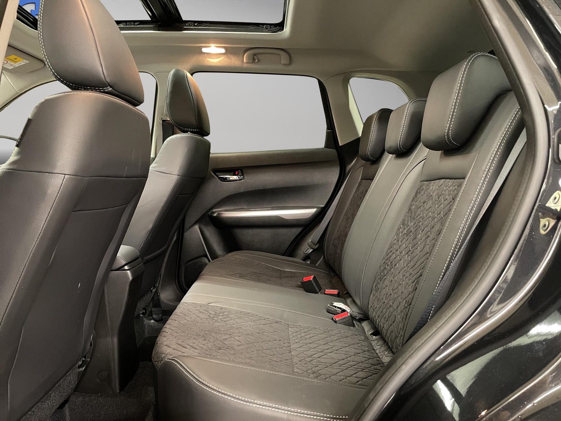 SUZUKI Vitara 1.5 Compact Top Hybrid 4x4-image-8