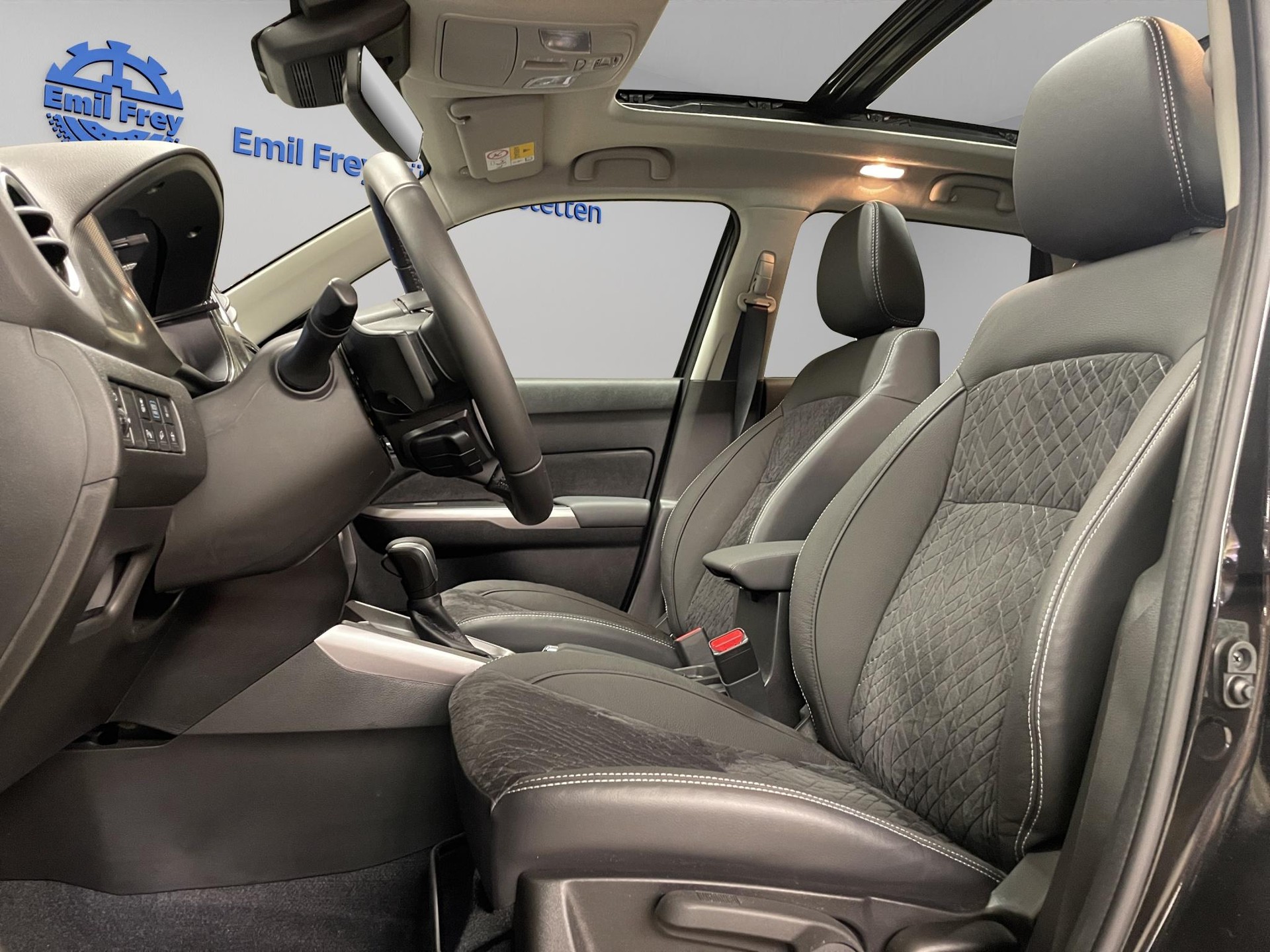 SUZUKI Vitara 1.5 Compact Top Hybrid 4x4-image-6