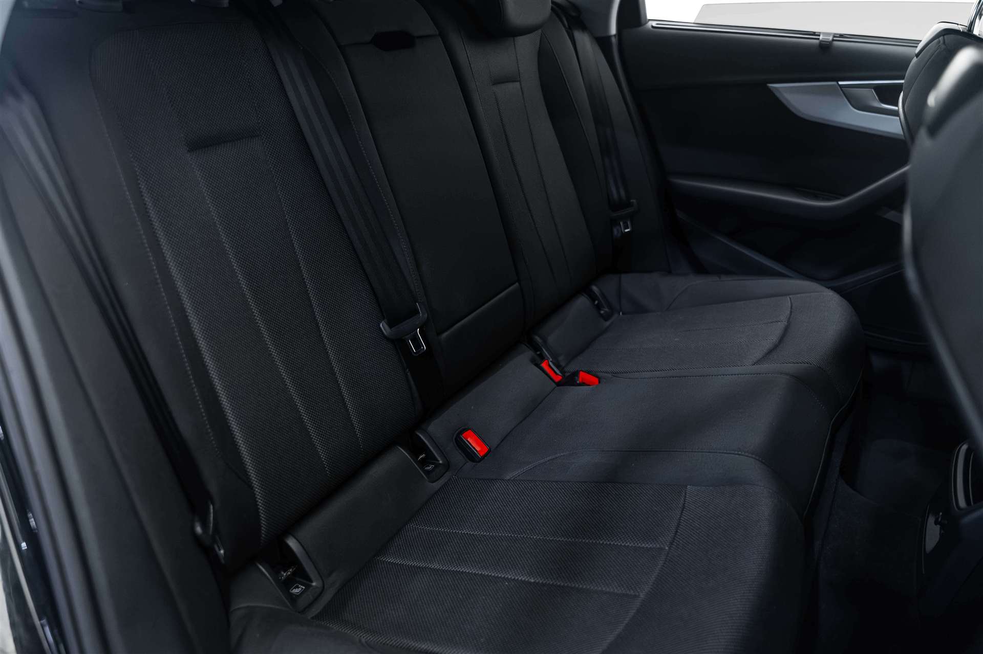 AUDI A4 Avant 35 TFSI S-tronic Automat-image-13