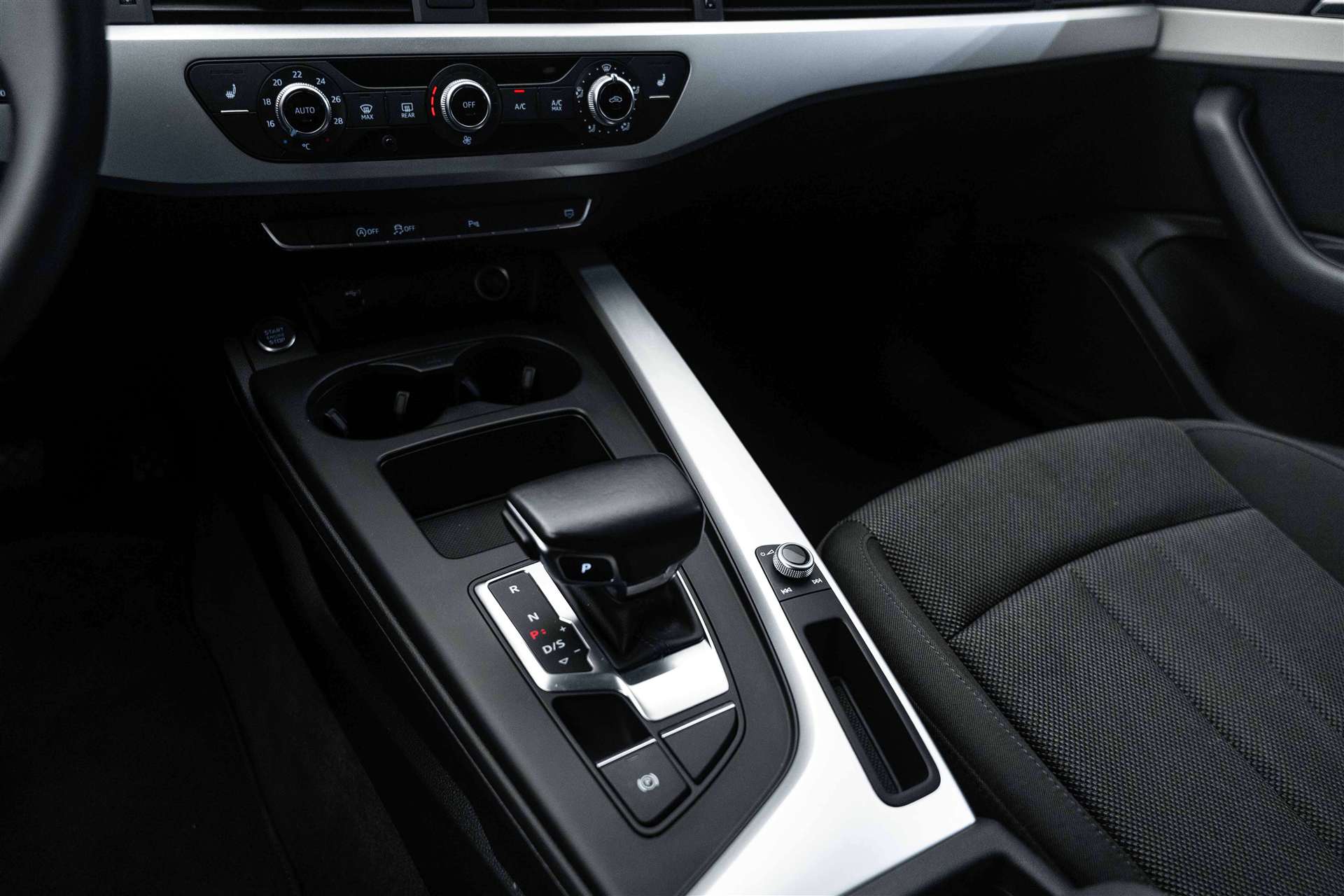 AUDI A4 Avant 35 TFSI S-tronic Automat-image-23