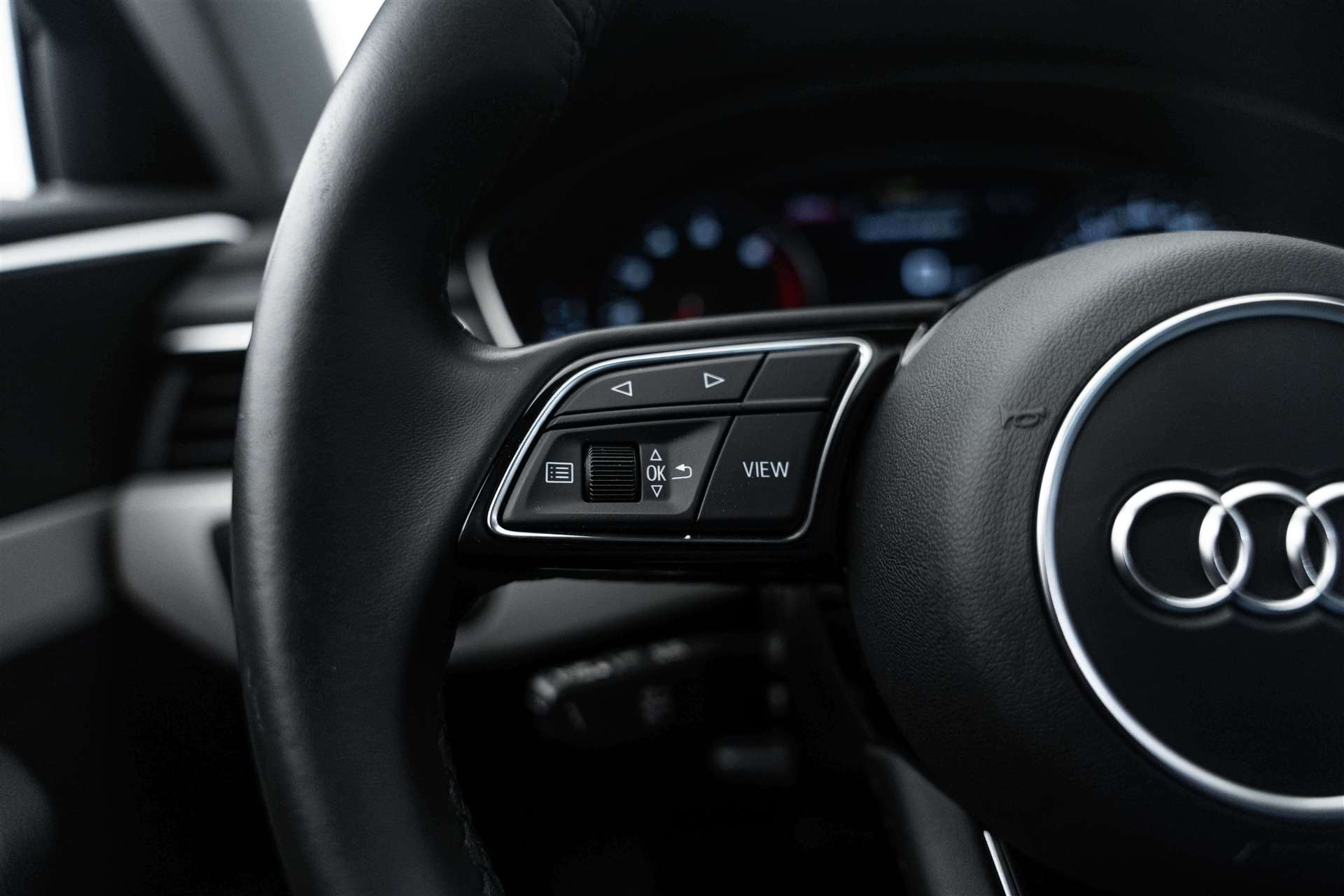 AUDI A4 Avant 35 TFSI S-tronic Automat-image-14