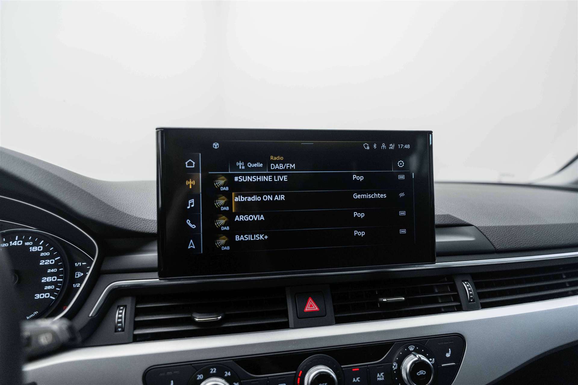 AUDI A4 Avant 35 TFSI S-tronic Automat-image-19