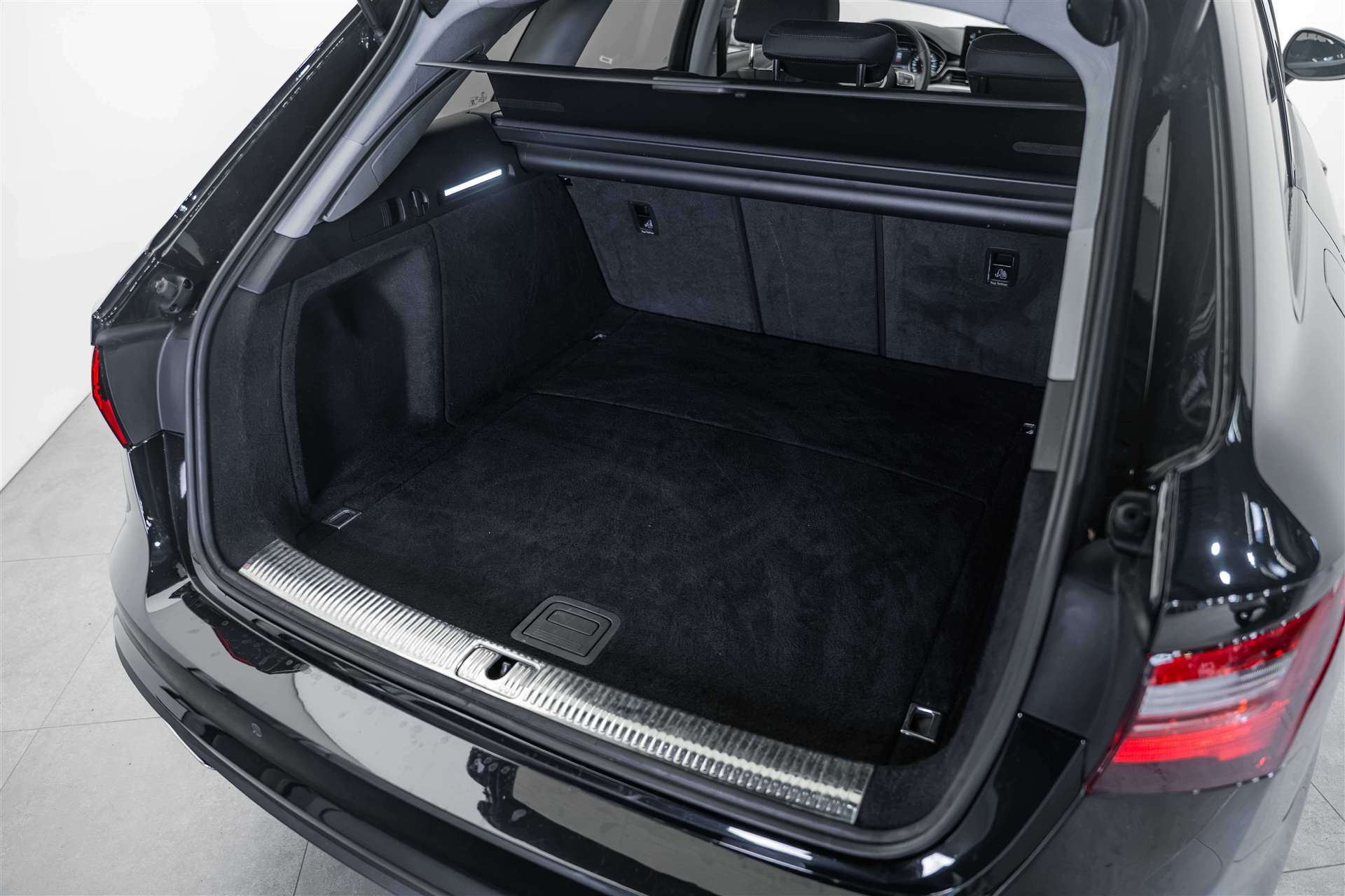 AUDI A4 Avant 35 TFSI S-tronic Automat-image-4