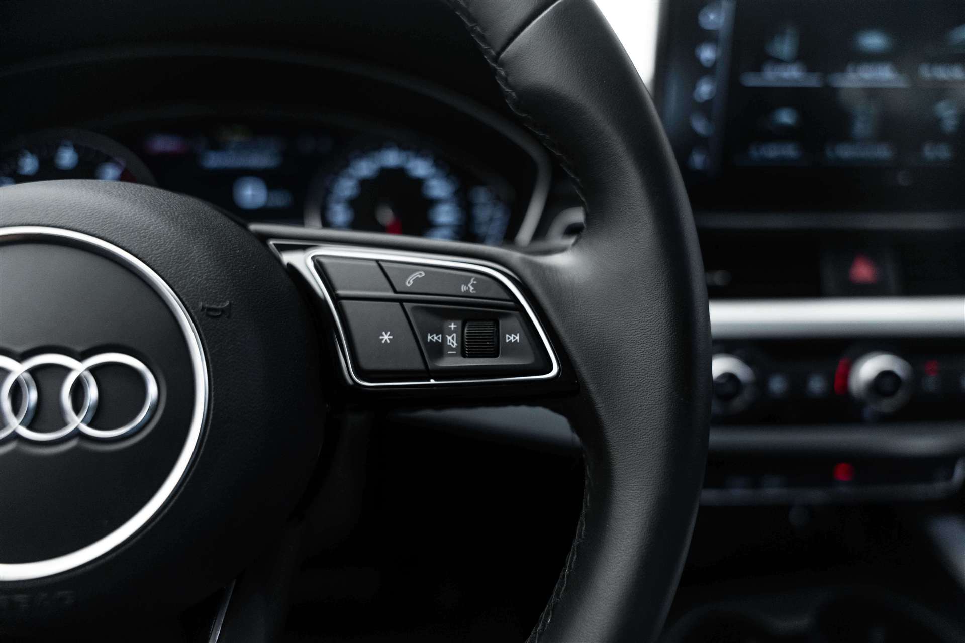 AUDI A4 Avant 35 TFSI S-tronic Automat-image-15