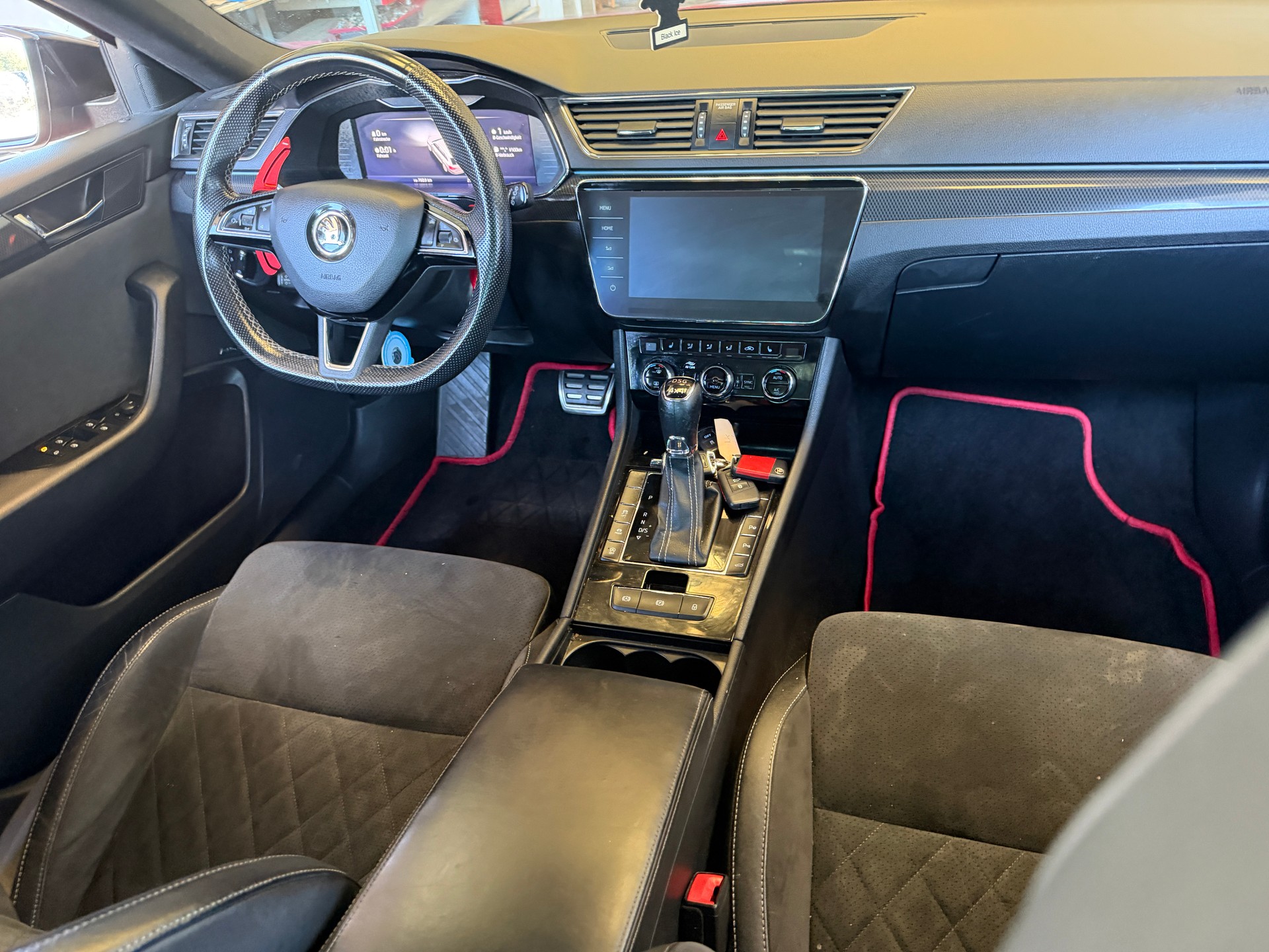 SKODA Superb Combi 2.0 TDi SportLine+ 4x4 DSG-image-5