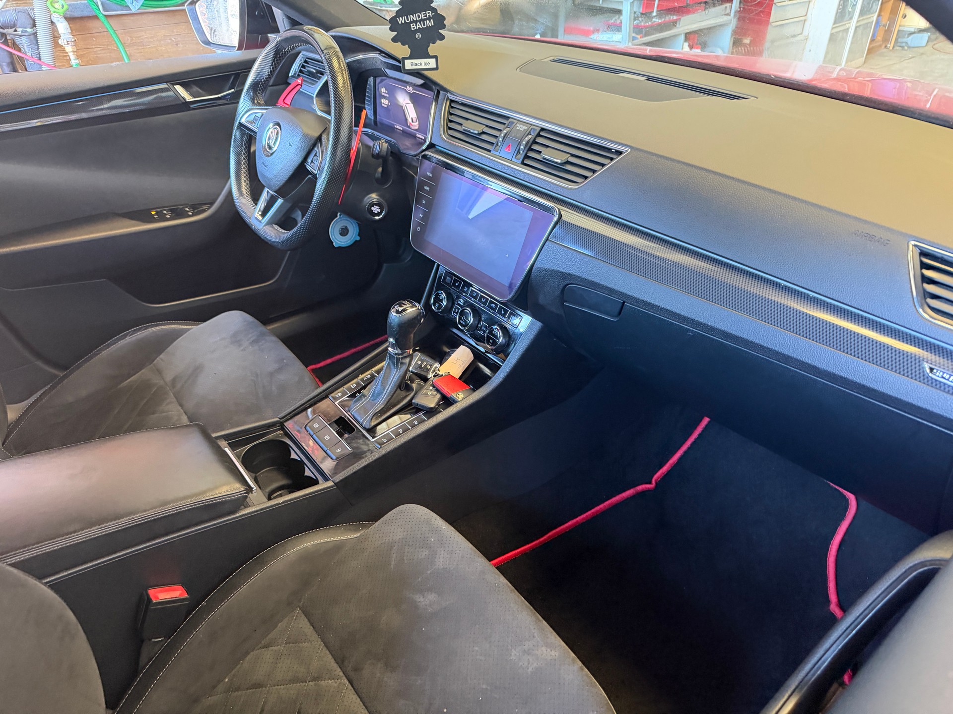 SKODA Superb Combi 2.0 TDi SportLine+ 4x4 DSG-image-10