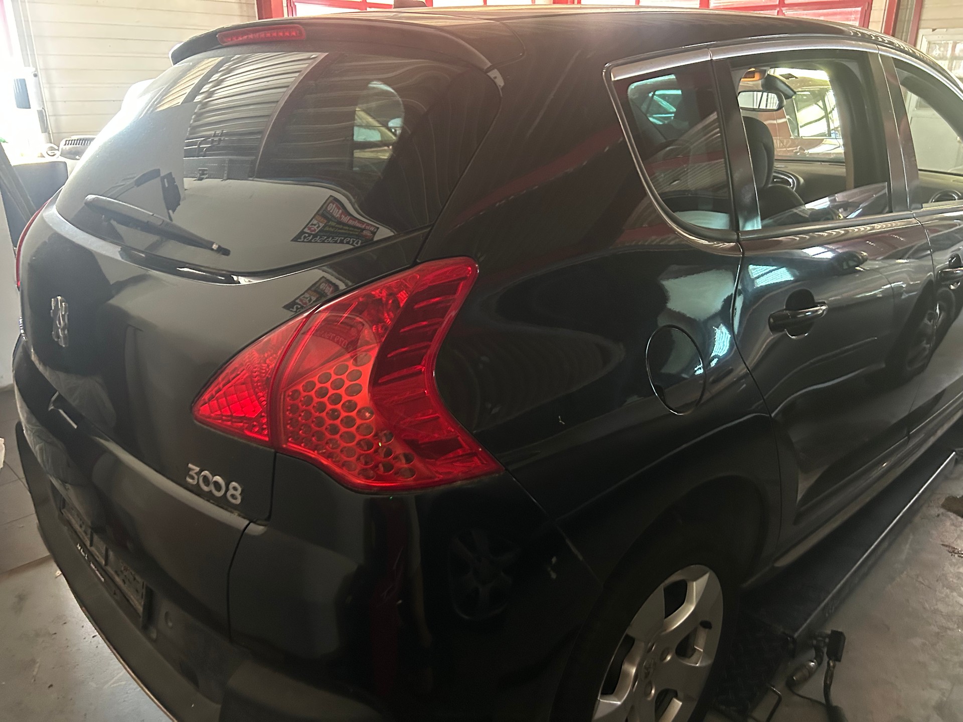 PEUGEOT 3008 1.6 16V T Platinum-image-3