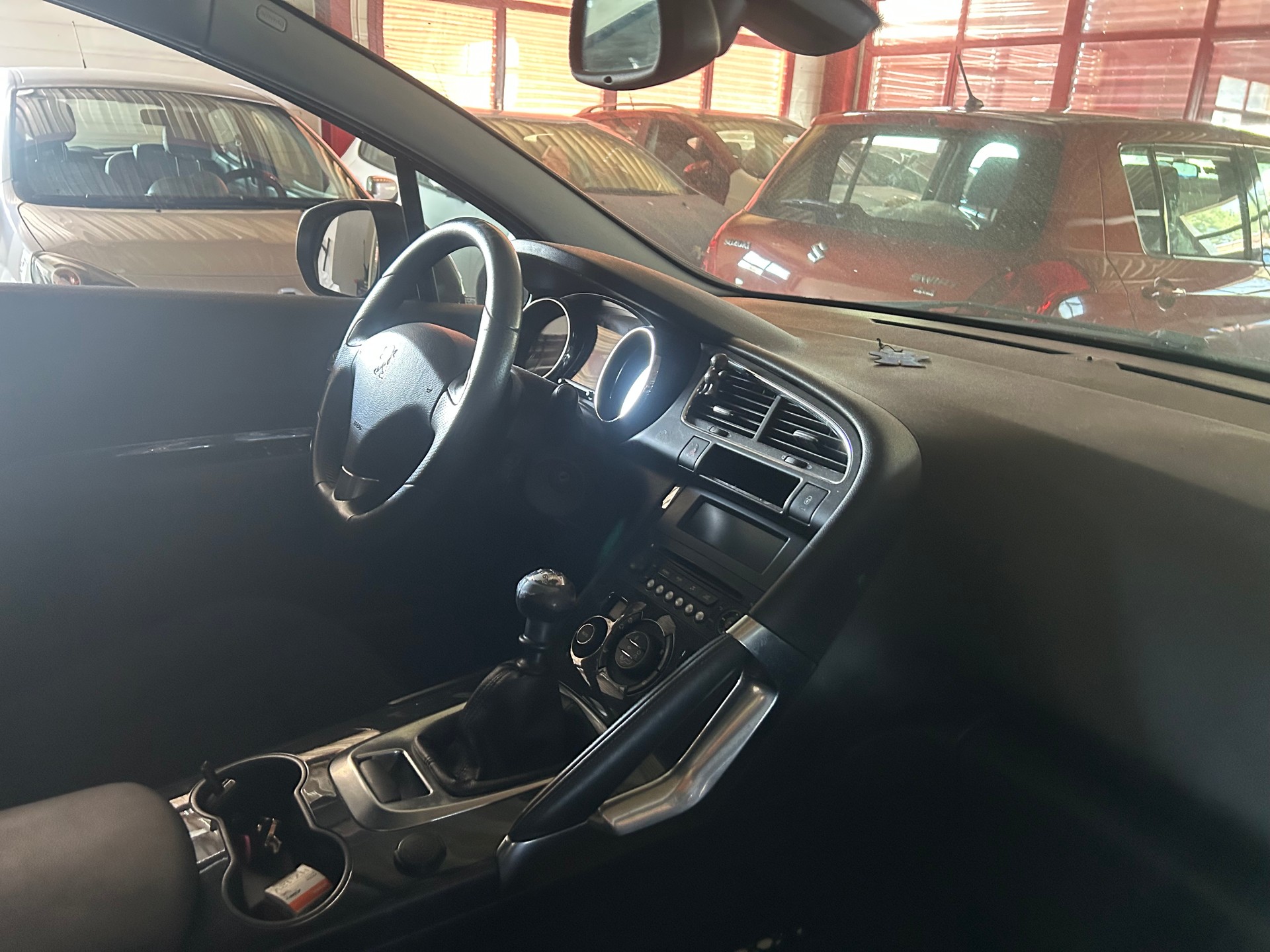 PEUGEOT 3008 1.6 16V T Platinum-image-9