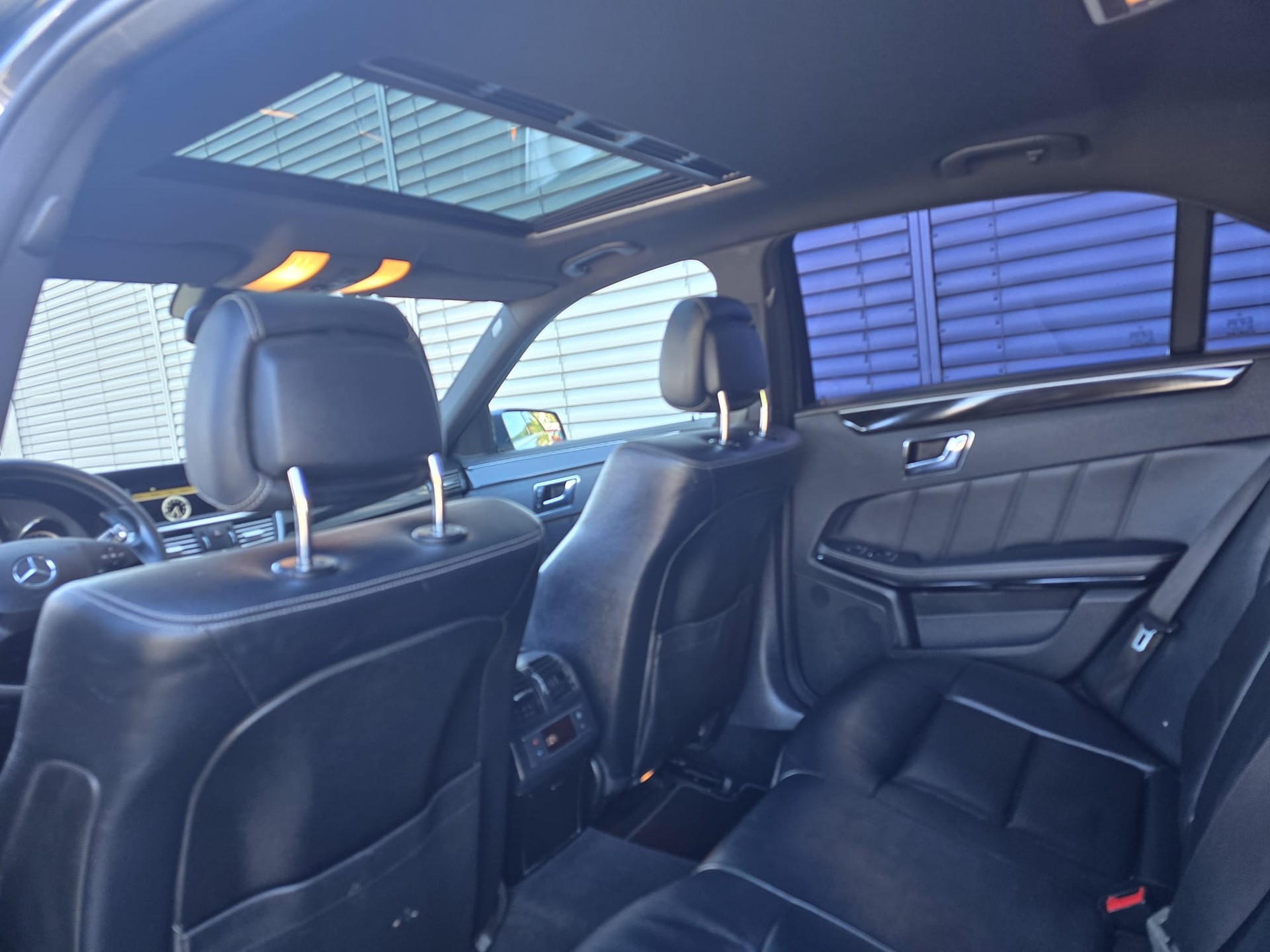 MERCEDES-BENZ E 350 CGI BlueEfficiency 7G-Tronic-image-23