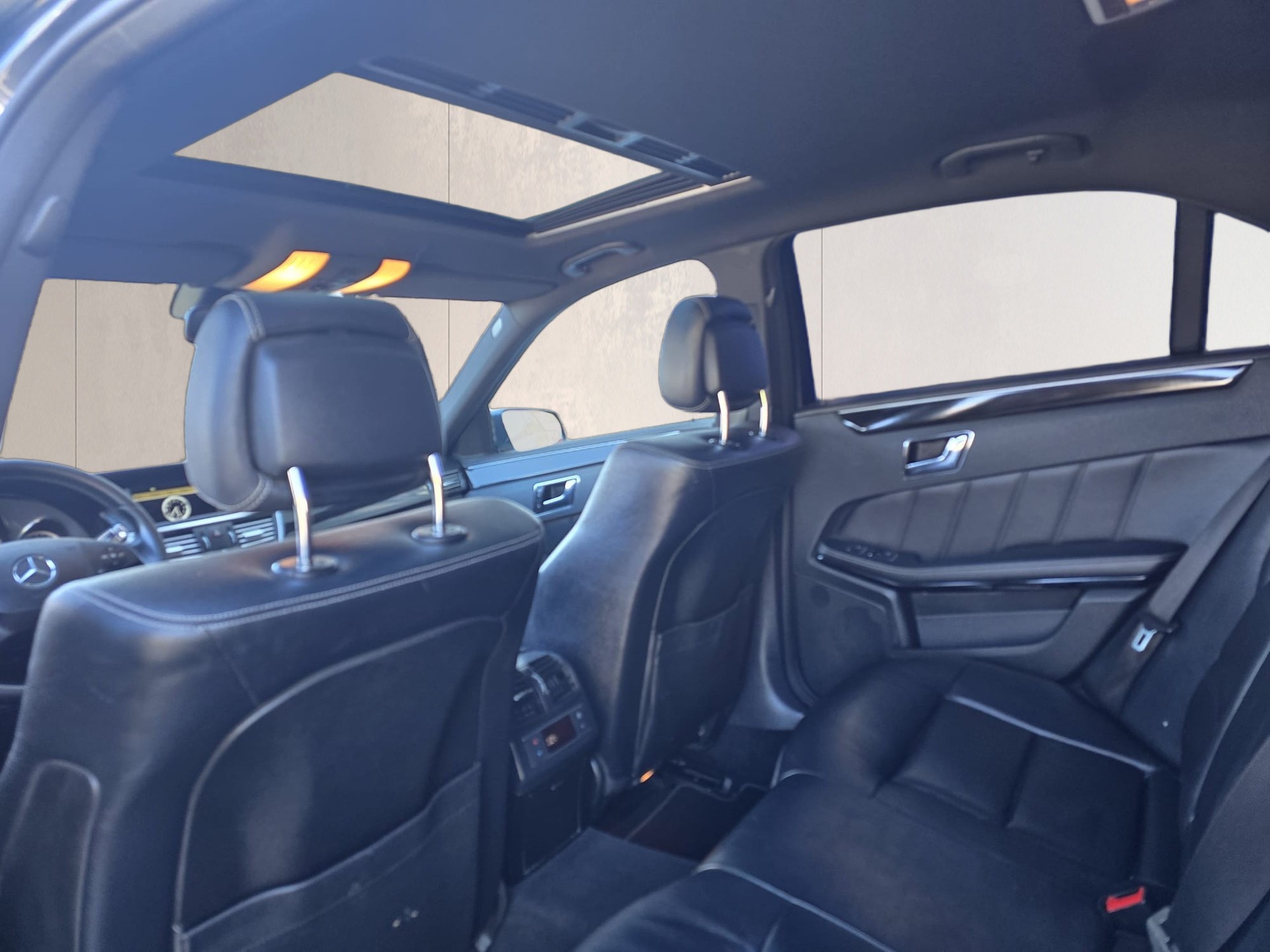 MERCEDES-BENZ E 350 CGI BlueEfficiency 7G-Tronic-image-23