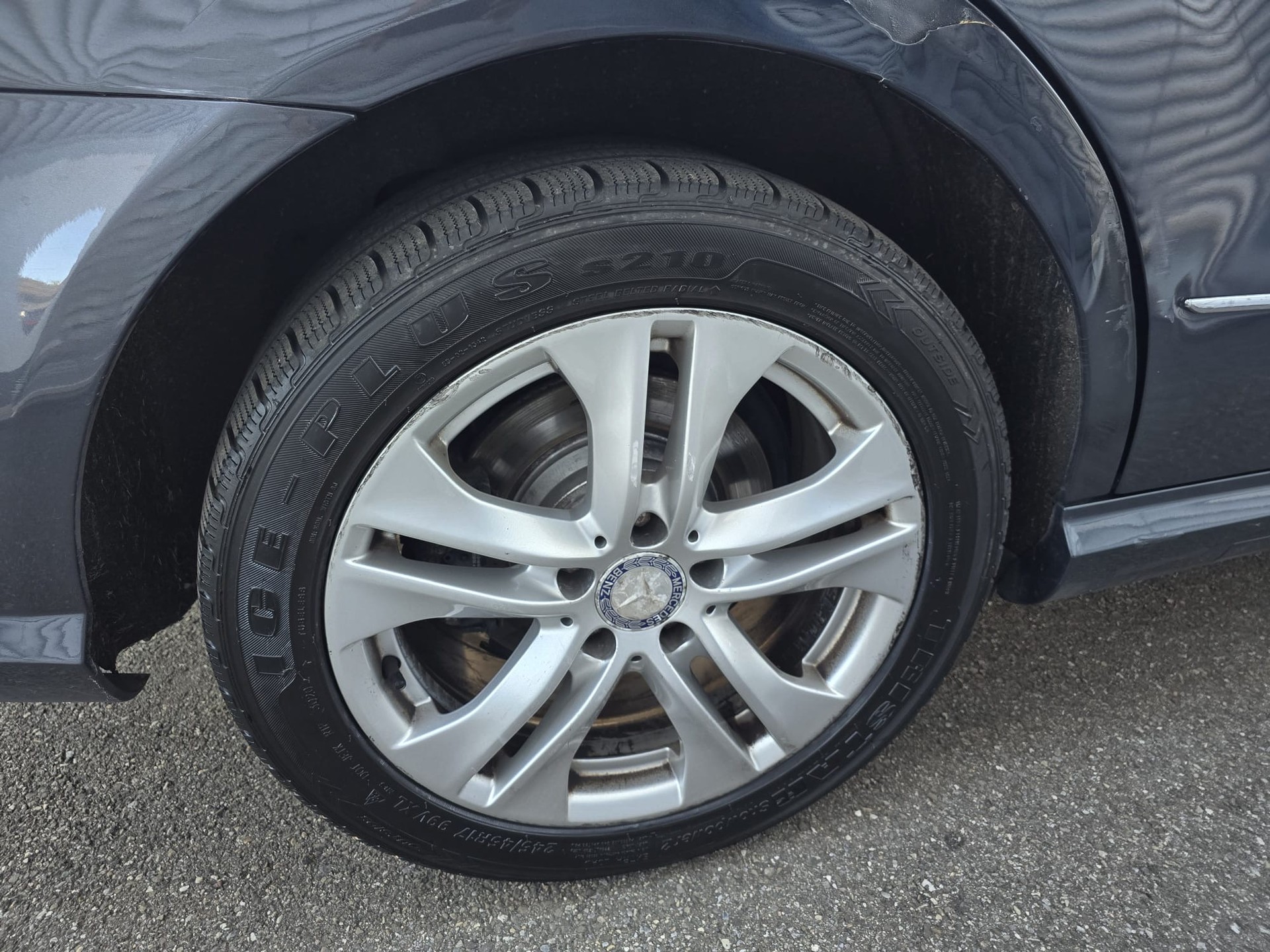 MERCEDES-BENZ E 350 CGI BlueEfficiency 7G-Tronic-image-26