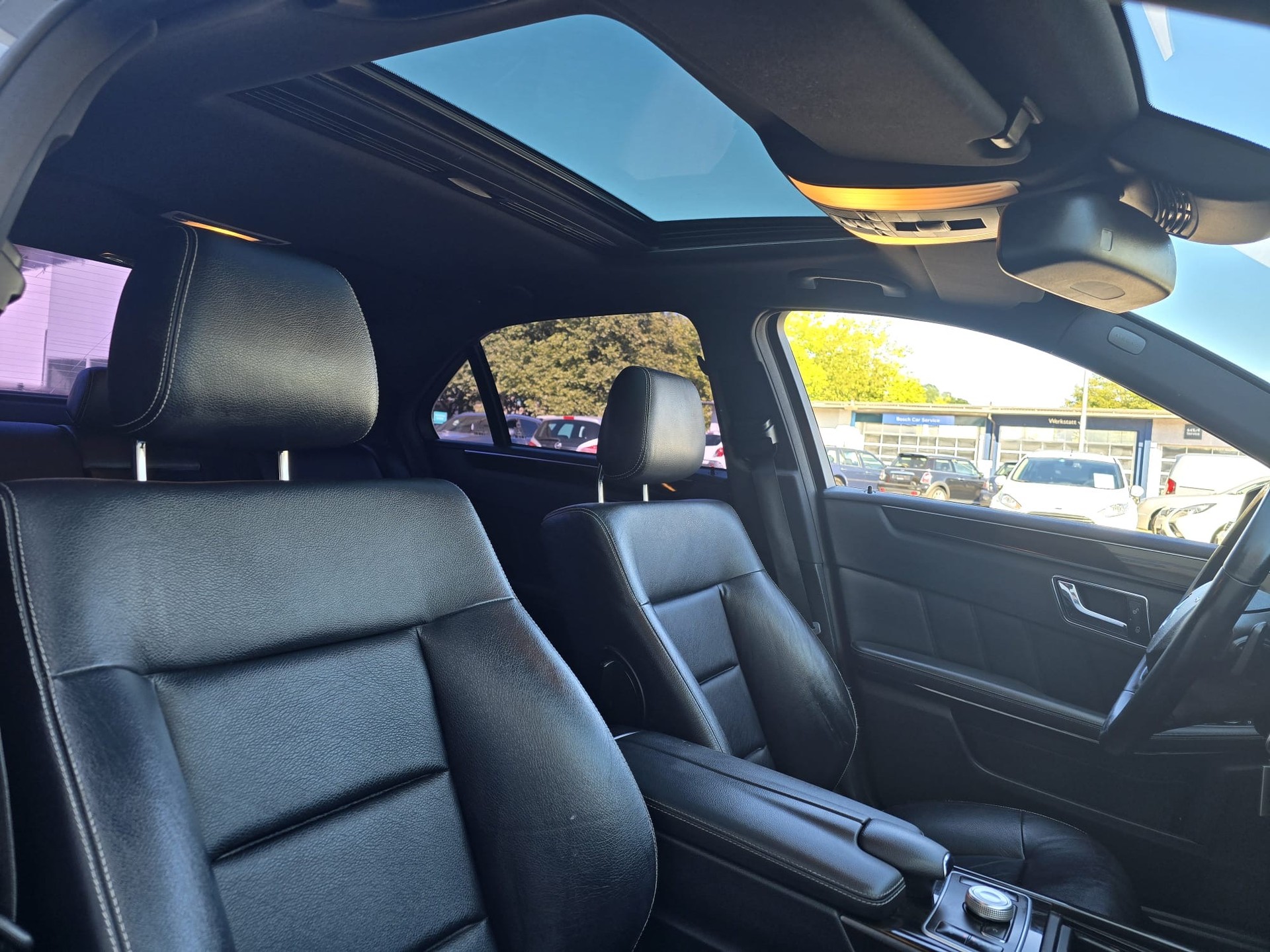 MERCEDES-BENZ E 350 CGI BlueEfficiency 7G-Tronic-image-25