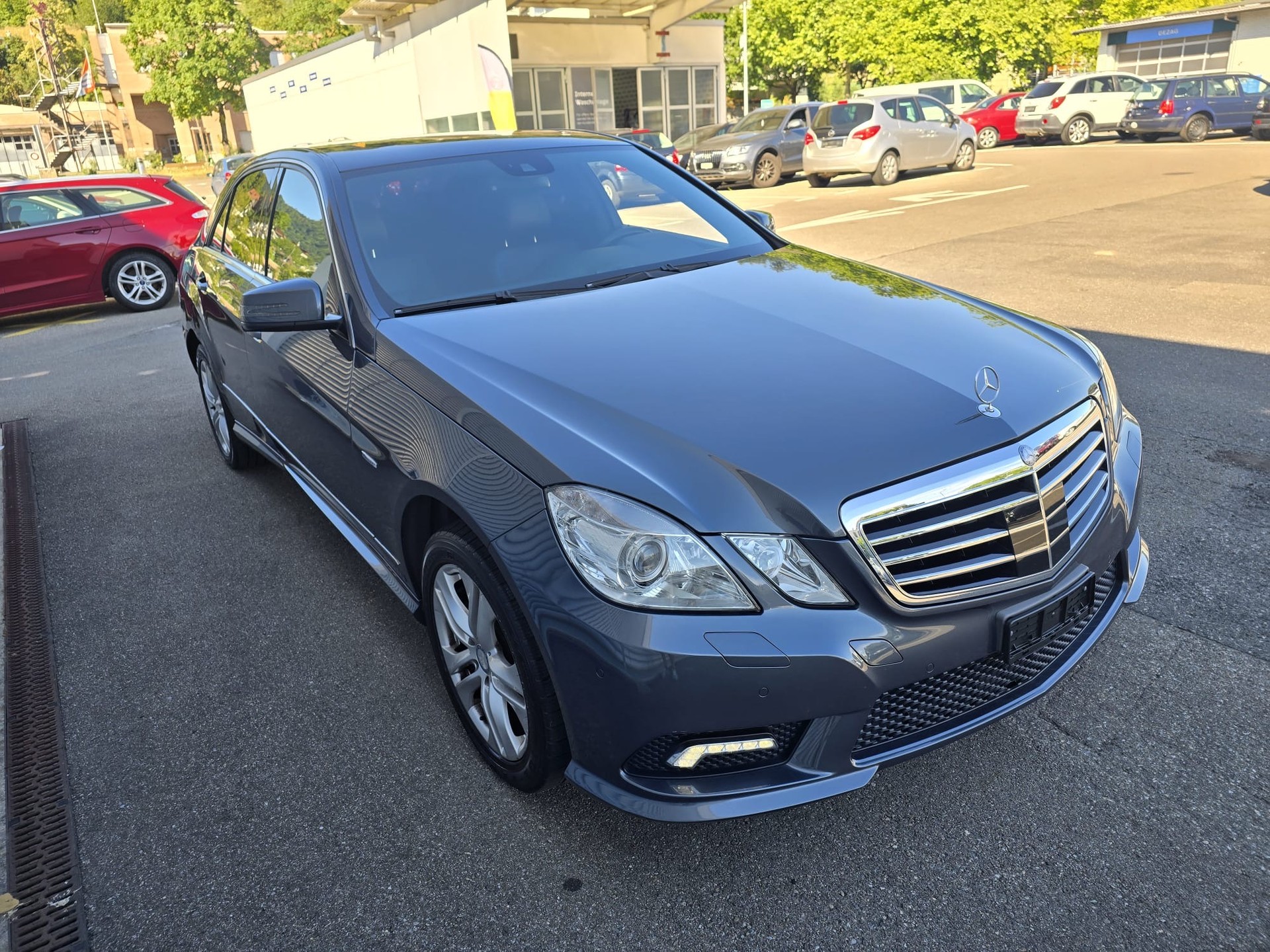 MERCEDES-BENZ E 350 CGI BlueEfficiency 7G-Tronic-image-2