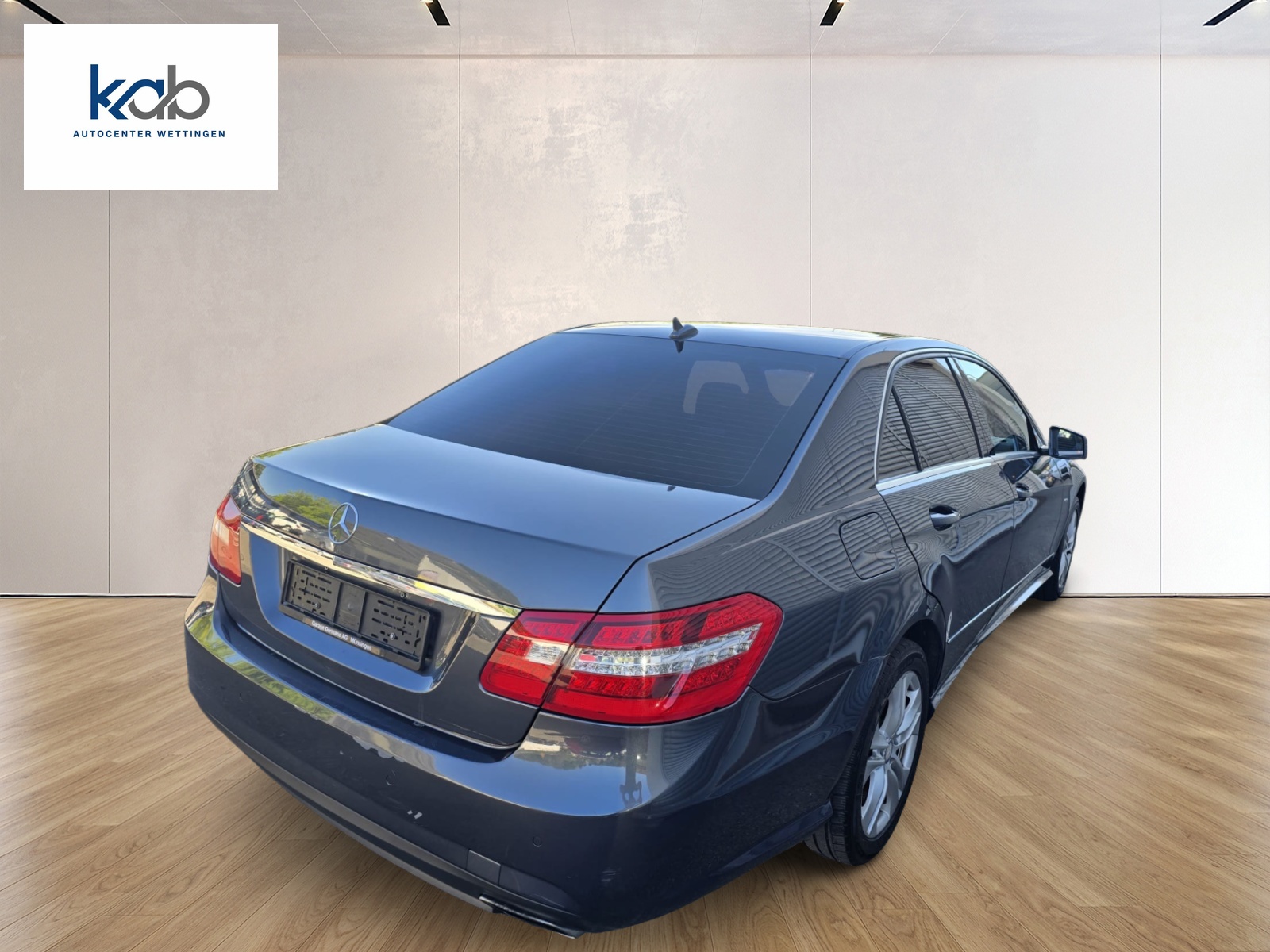 MERCEDES-BENZ E 350 CGI BlueEfficiency 7G-Tronic-image-5