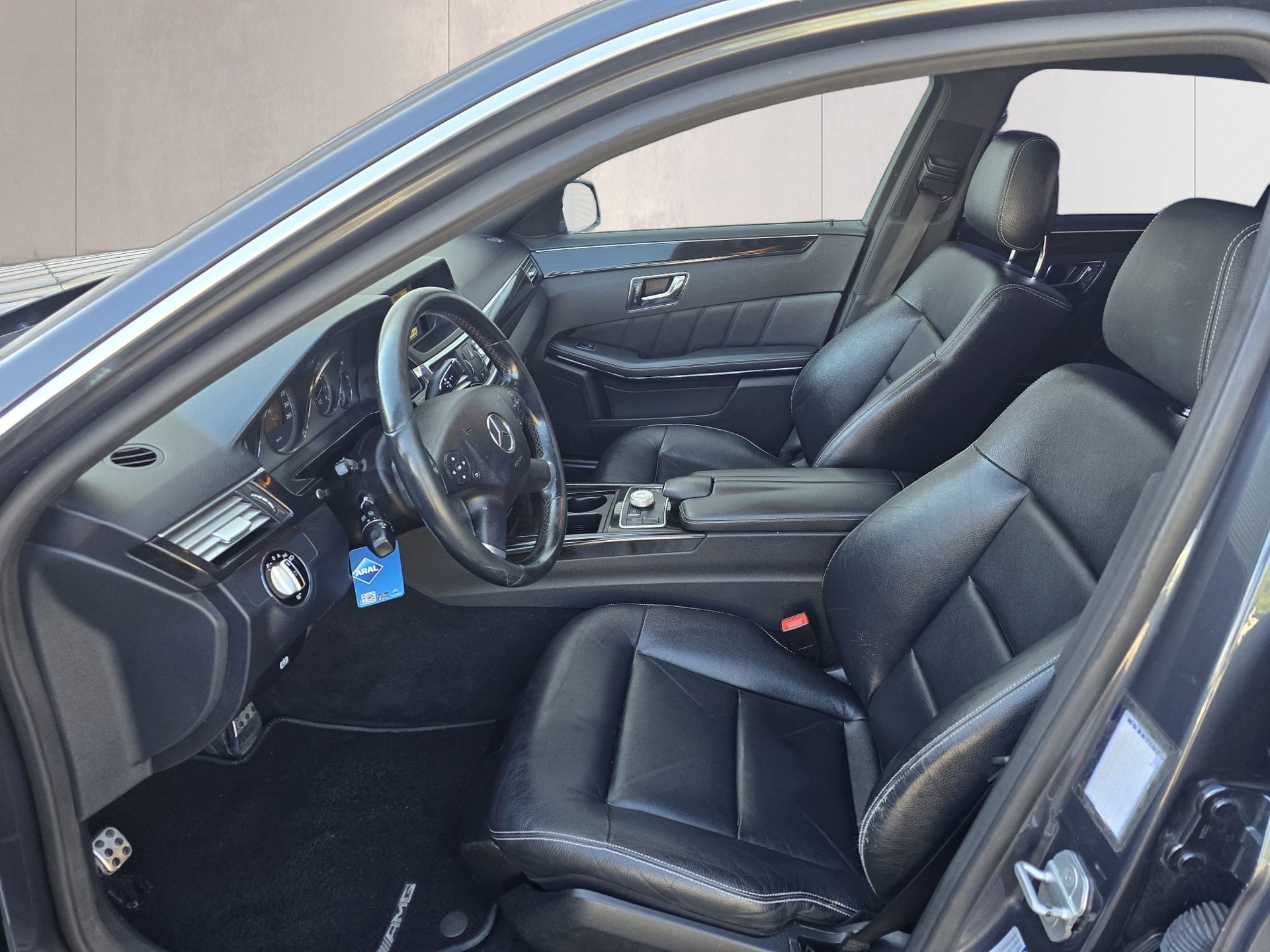 MERCEDES-BENZ E 350 CGI BlueEfficiency 7G-Tronic-image-22