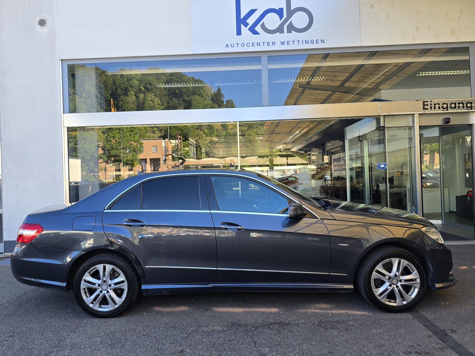 MERCEDES-BENZ E 350 CGI BlueEfficiency 7G-Tronic-image-7
