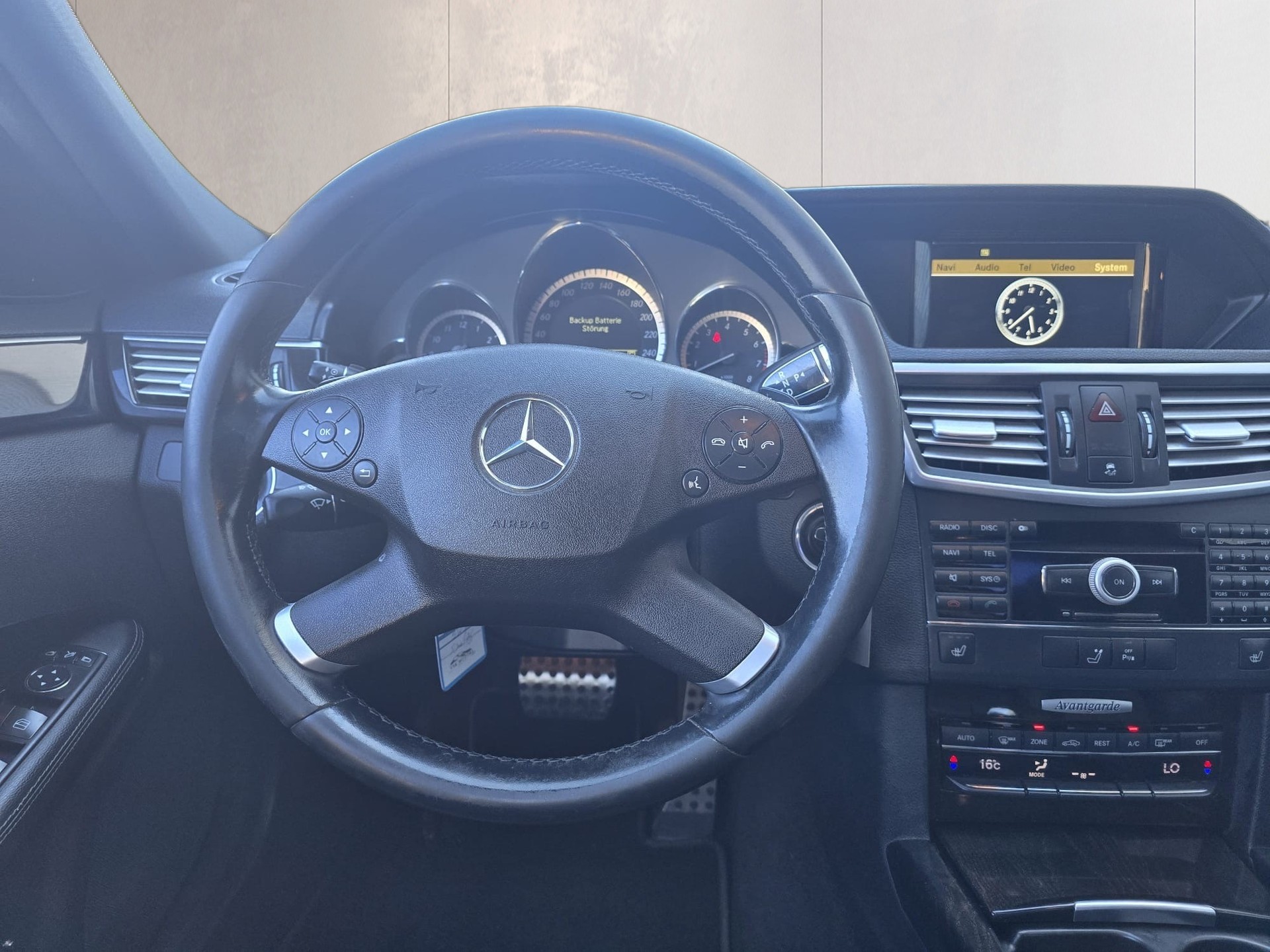 MERCEDES-BENZ E 350 CGI BlueEfficiency 7G-Tronic-image-15
