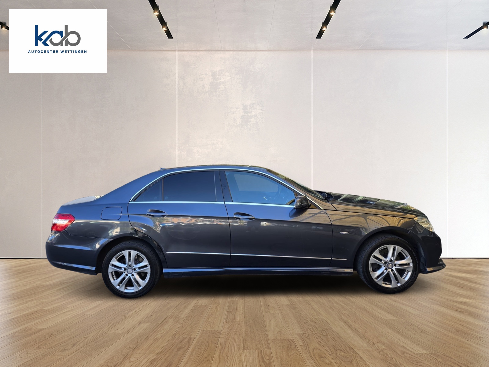 MERCEDES-BENZ E 350 CGI BlueEfficiency 7G-Tronic-image-7