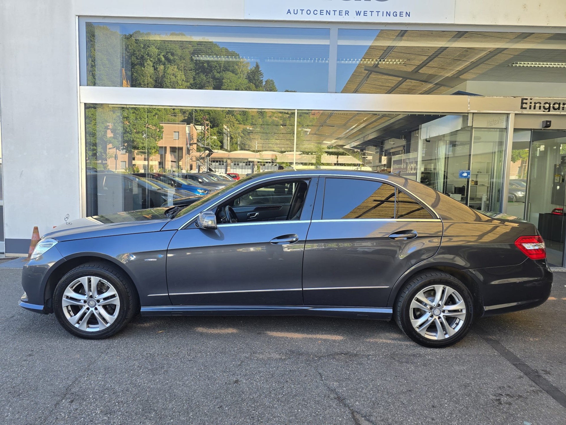 MERCEDES-BENZ E 350 CGI BlueEfficiency 7G-Tronic-image-6
