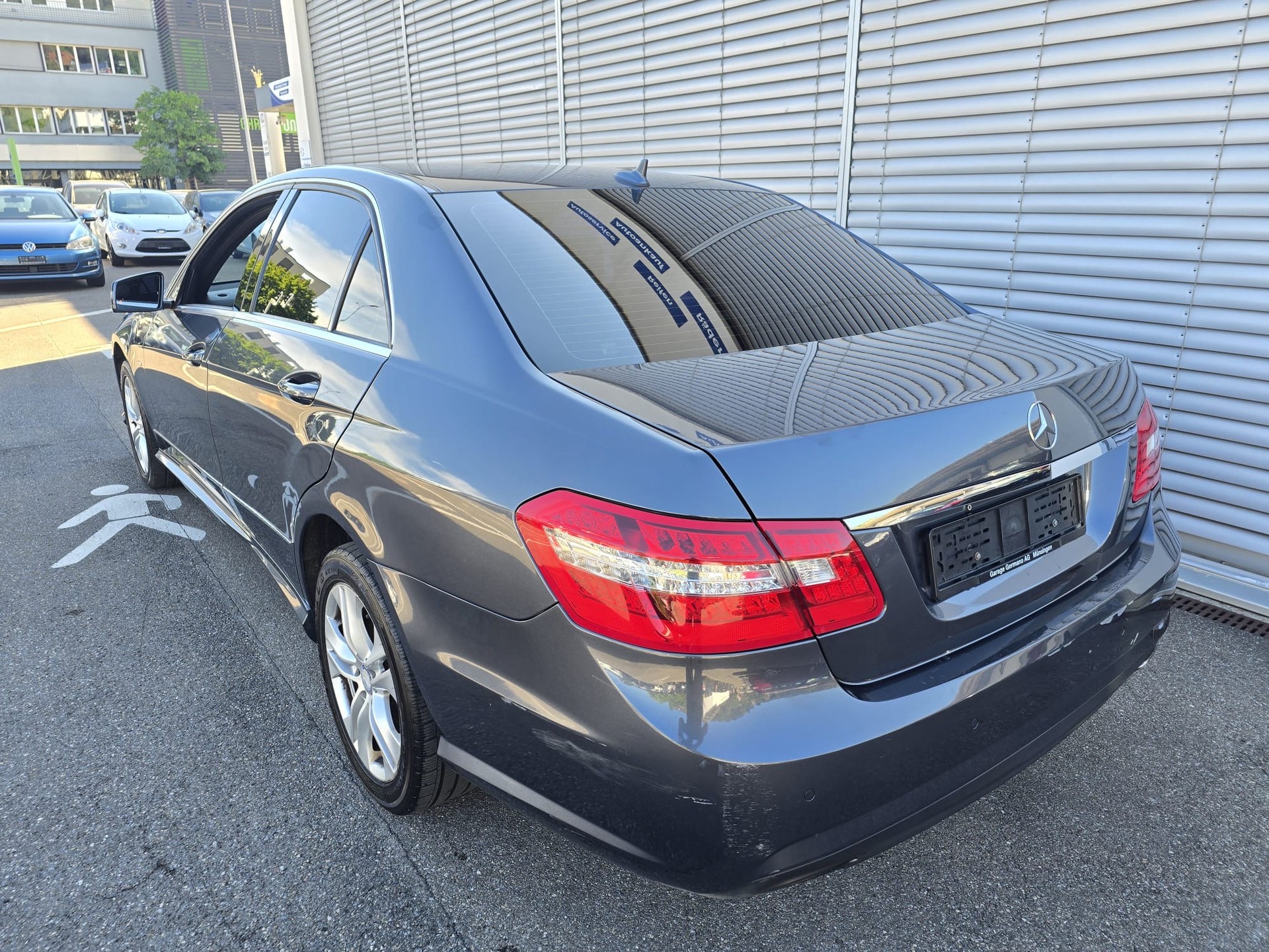 MERCEDES-BENZ E 350 CGI BlueEfficiency 7G-Tronic-image-3