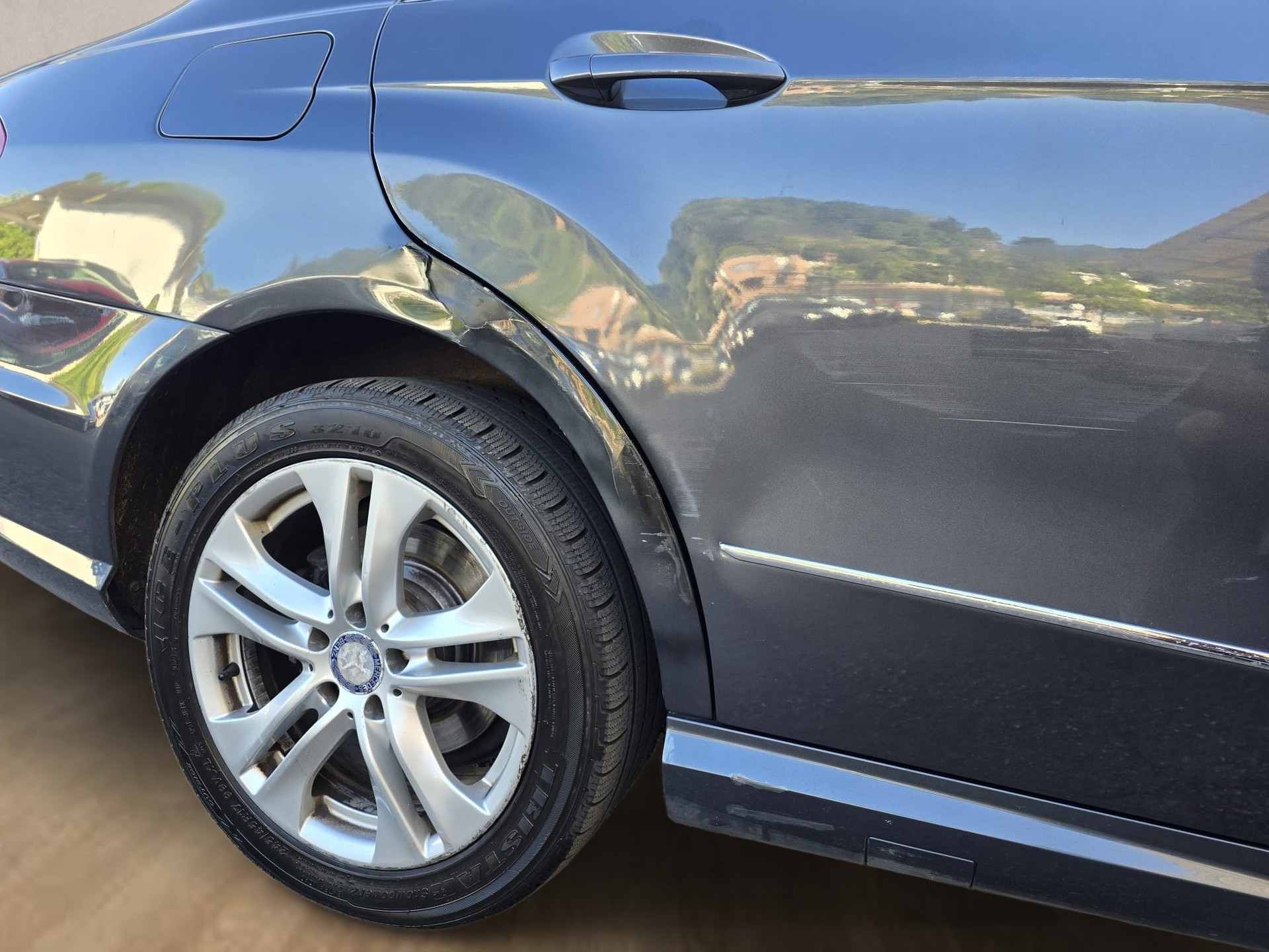 MERCEDES-BENZ E 350 CGI BlueEfficiency 7G-Tronic-image-8