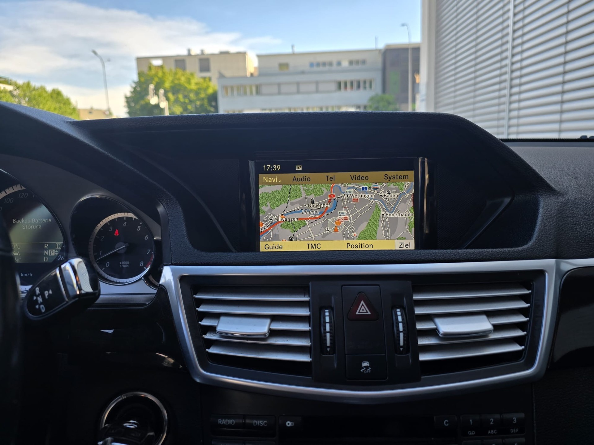 MERCEDES-BENZ E 350 CGI BlueEfficiency 7G-Tronic-image-16