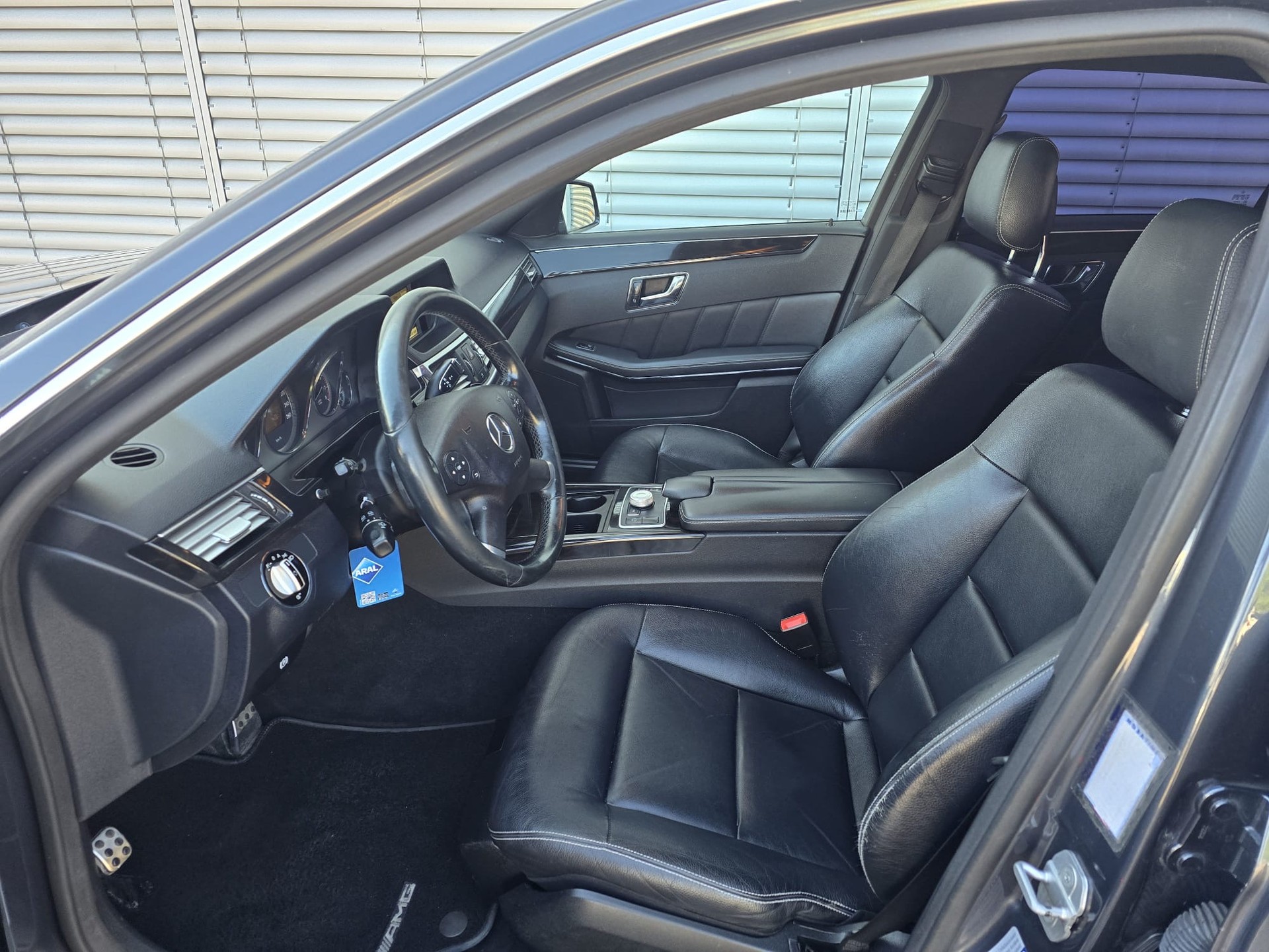 MERCEDES-BENZ E 350 CGI BlueEfficiency 7G-Tronic-image-22