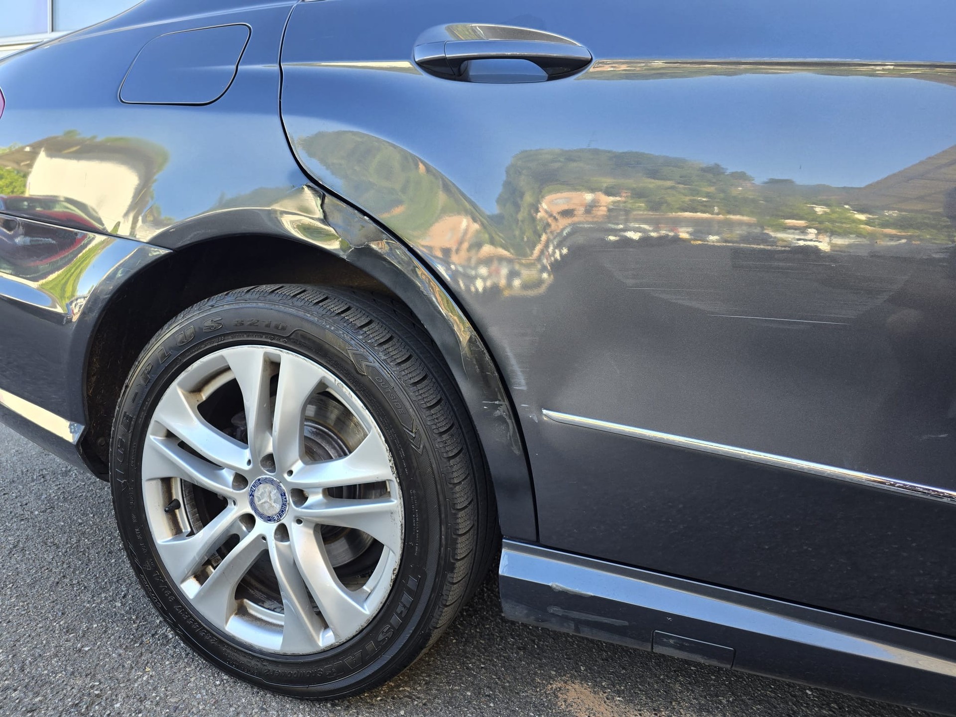 MERCEDES-BENZ E 350 CGI BlueEfficiency 7G-Tronic-image-8