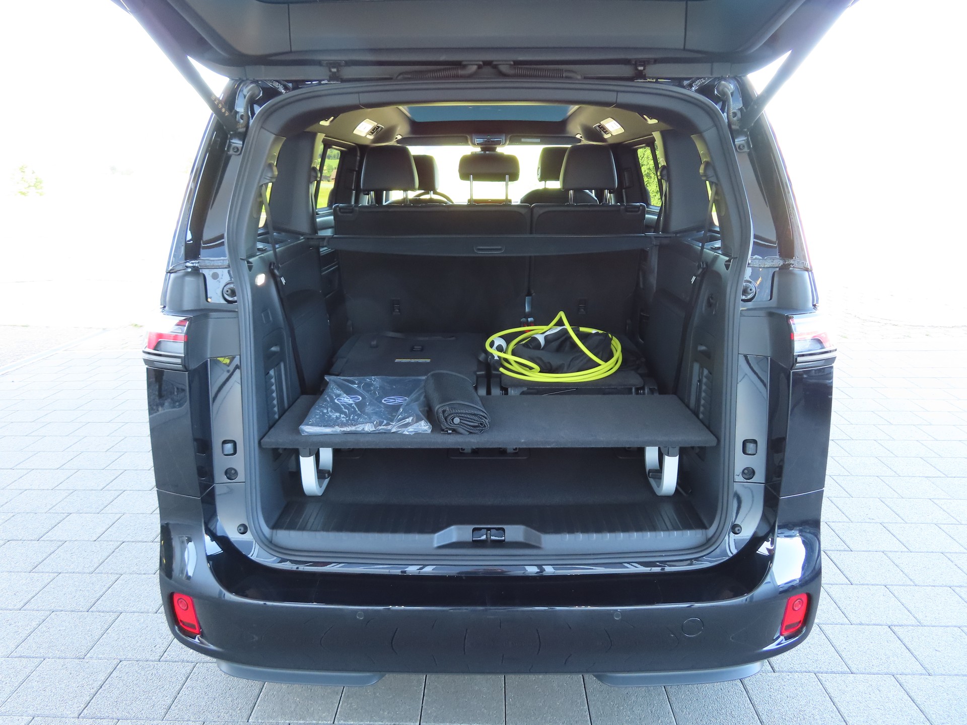 VW ID.Buzz LWB GTX 4 Motion-image-12
