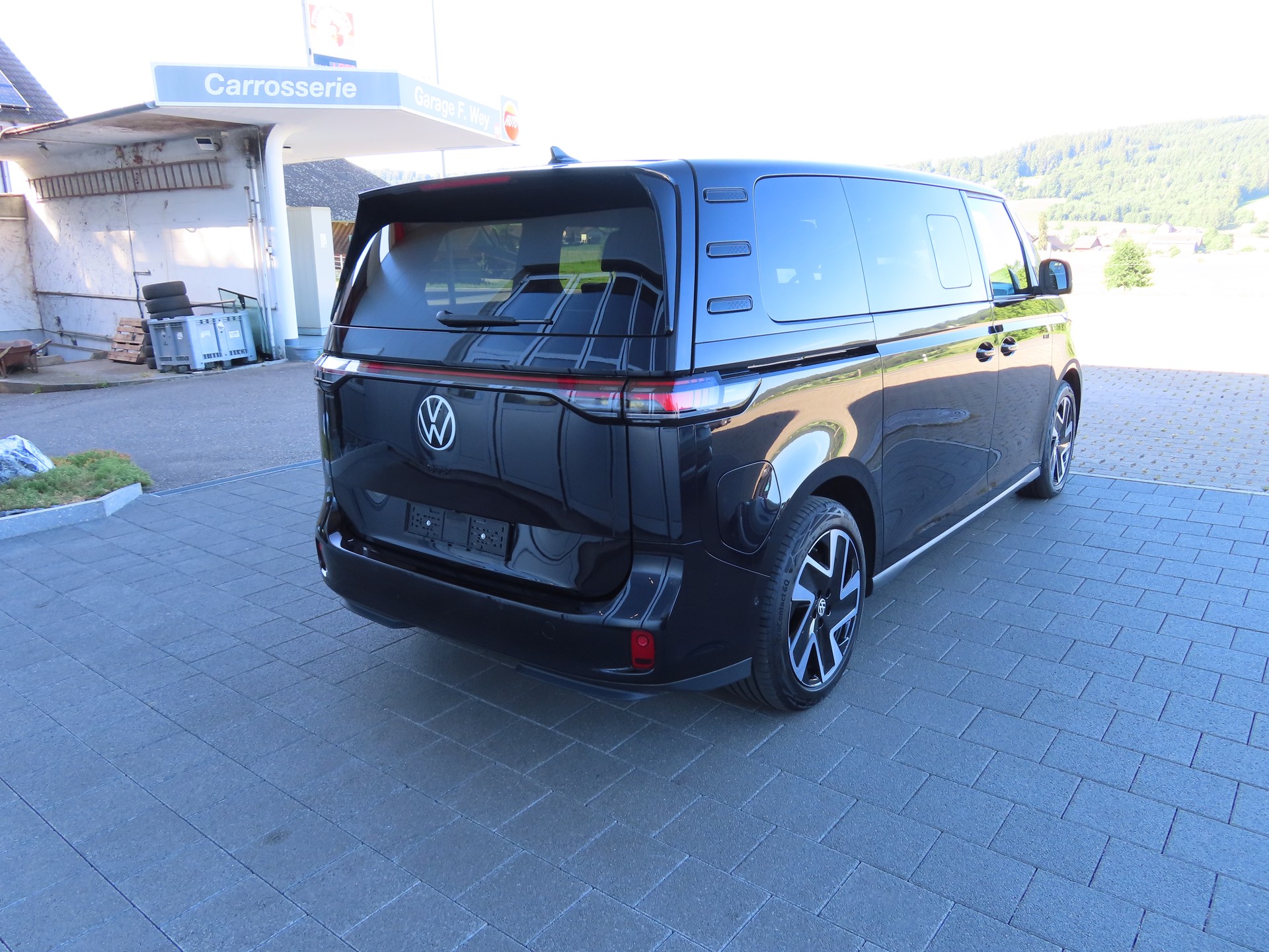 VW ID.Buzz LWB GTX 4 Motion-image-3