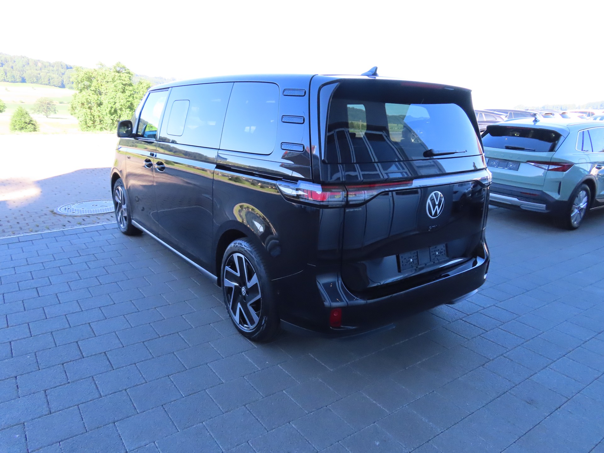VW ID.Buzz LWB GTX 4 Motion-image-2