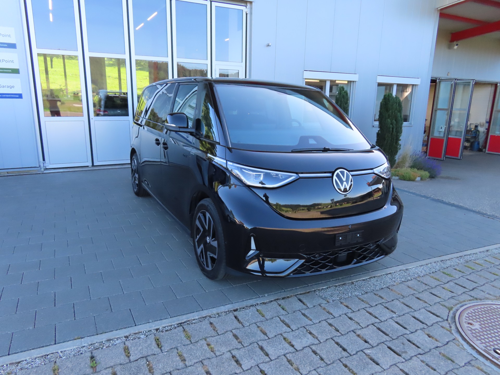 VW ID.Buzz LWB GTX 4 Motion-image-4