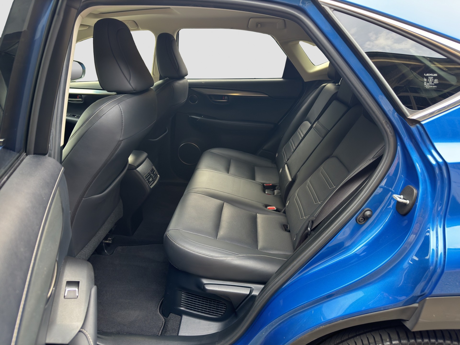 LEXUS NX 300h Comfort E-Four Automatic-image-10