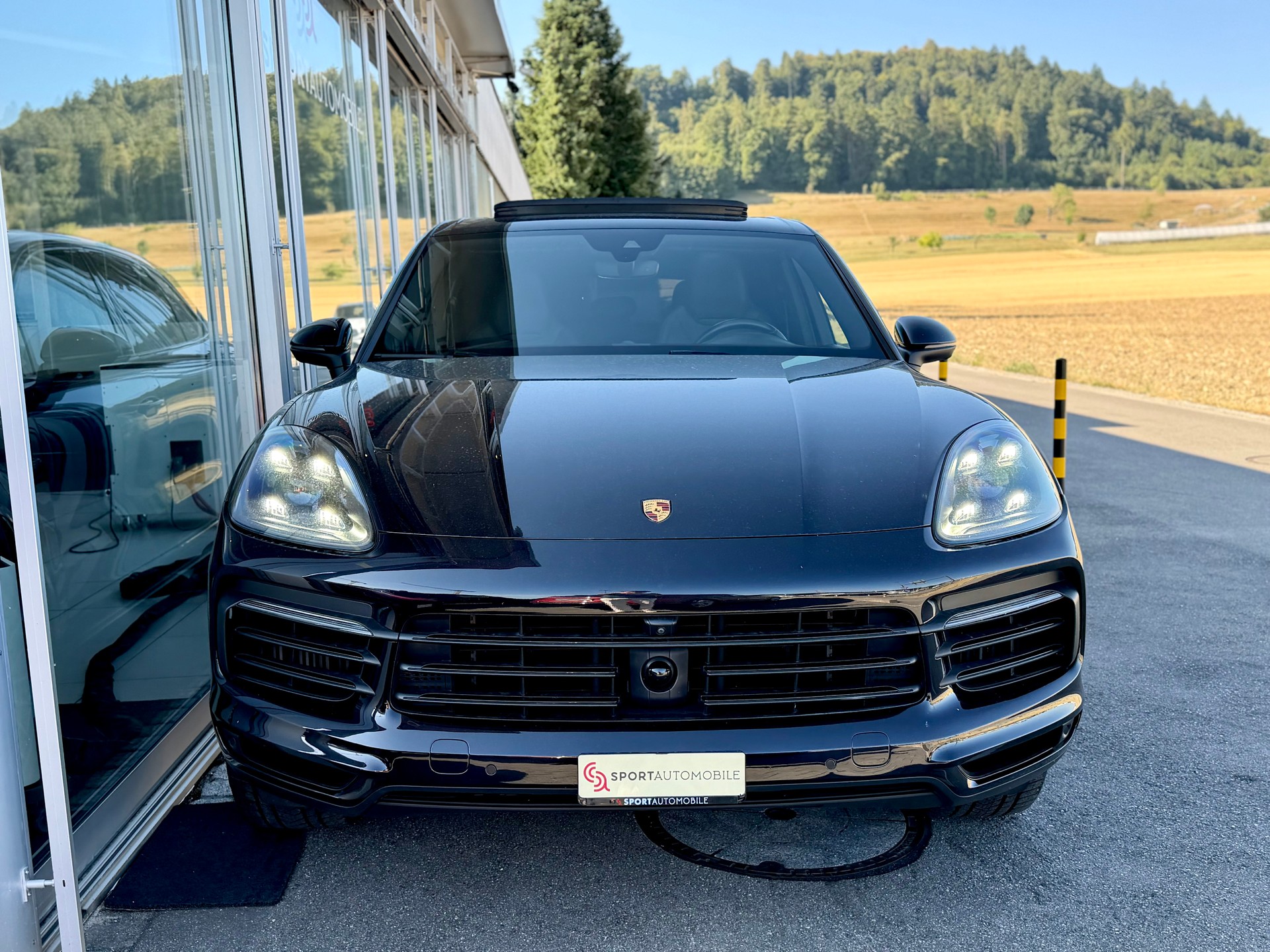 PORSCHE Cayenne E-Hybrid-showroom-element-3