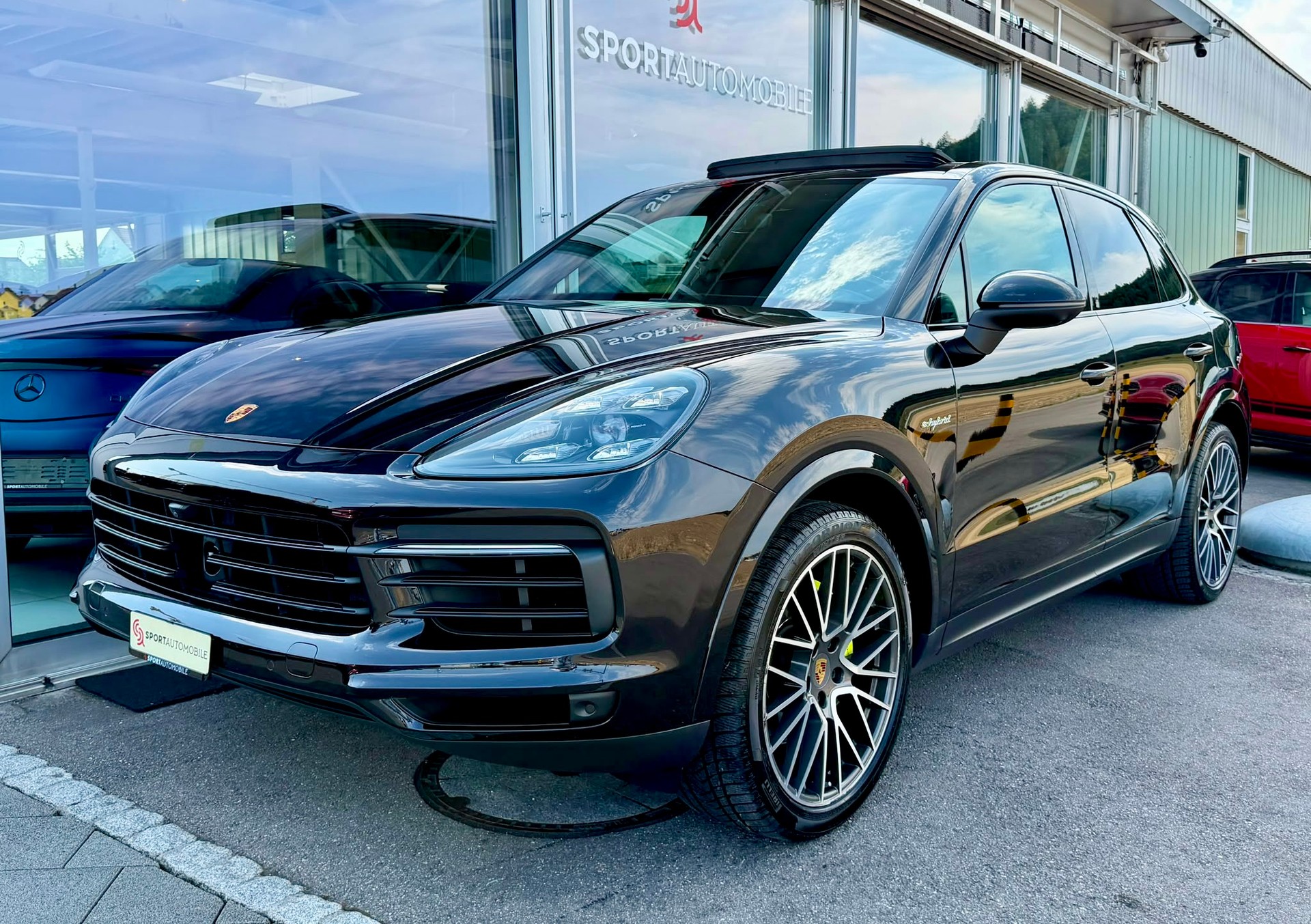 PORSCHE Cayenne E-Hybrid-showroom-element-2