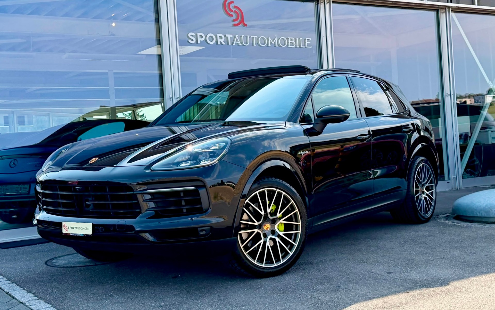PORSCHE Cayenne E-Hybrid-showroom-element-1