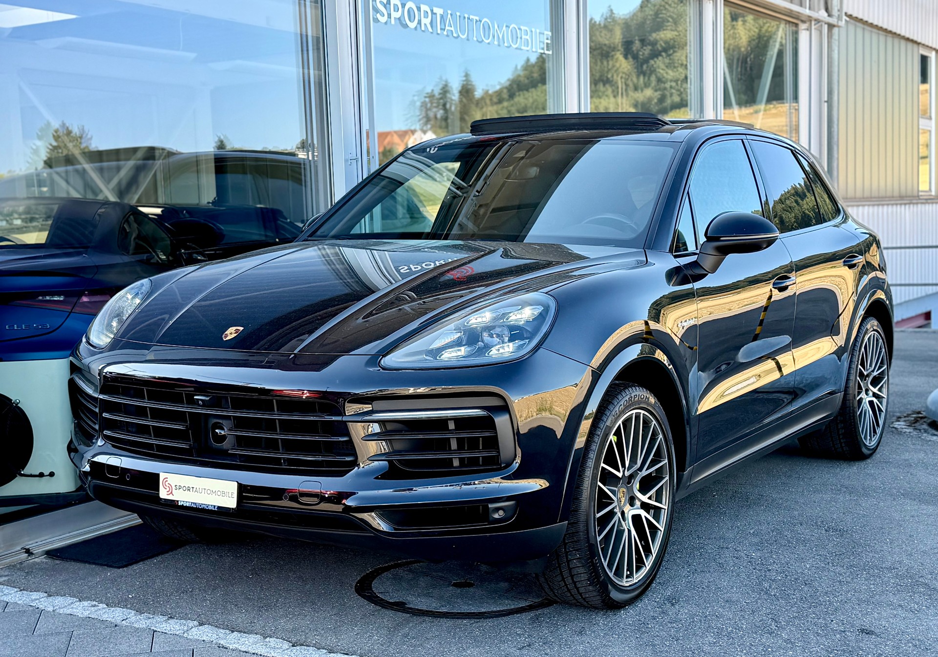 PORSCHE Cayenne E-Hybrid-showroom-element-2